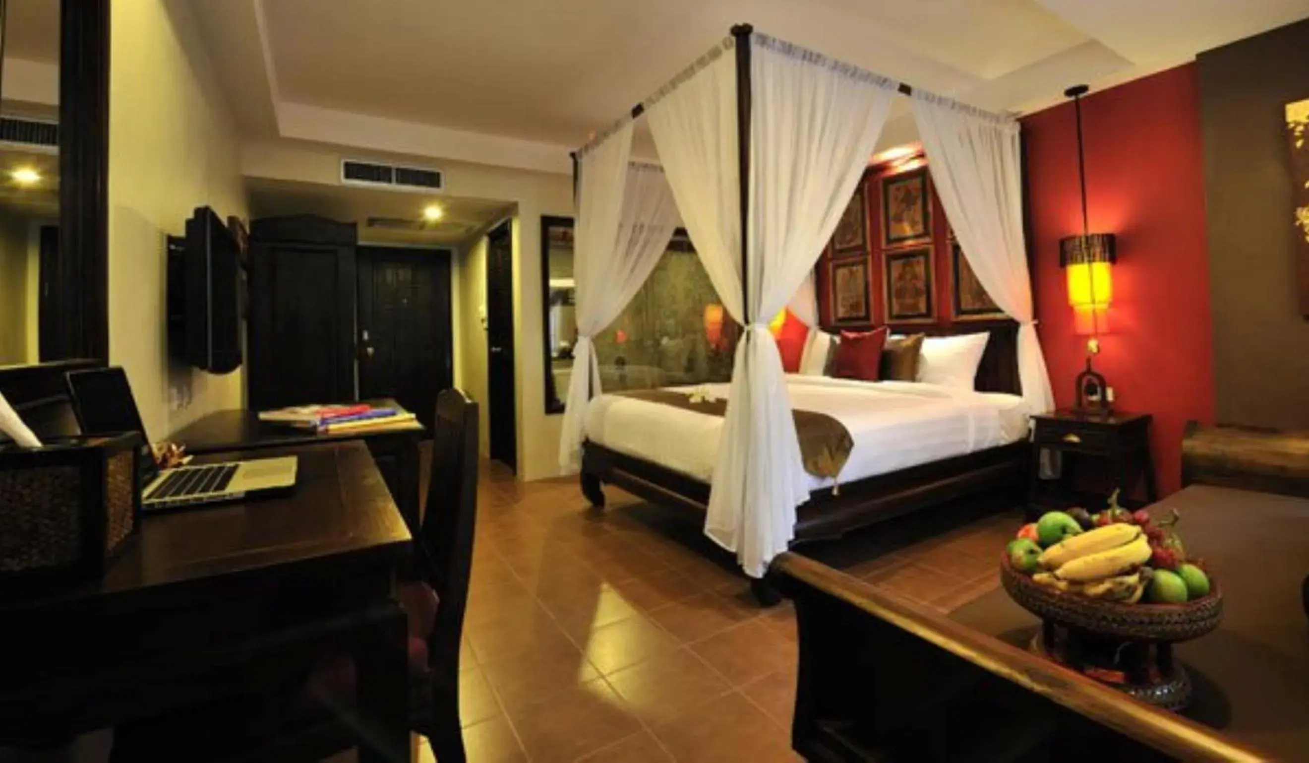 Photo of the whole room, Bed in Siralanna Phuket