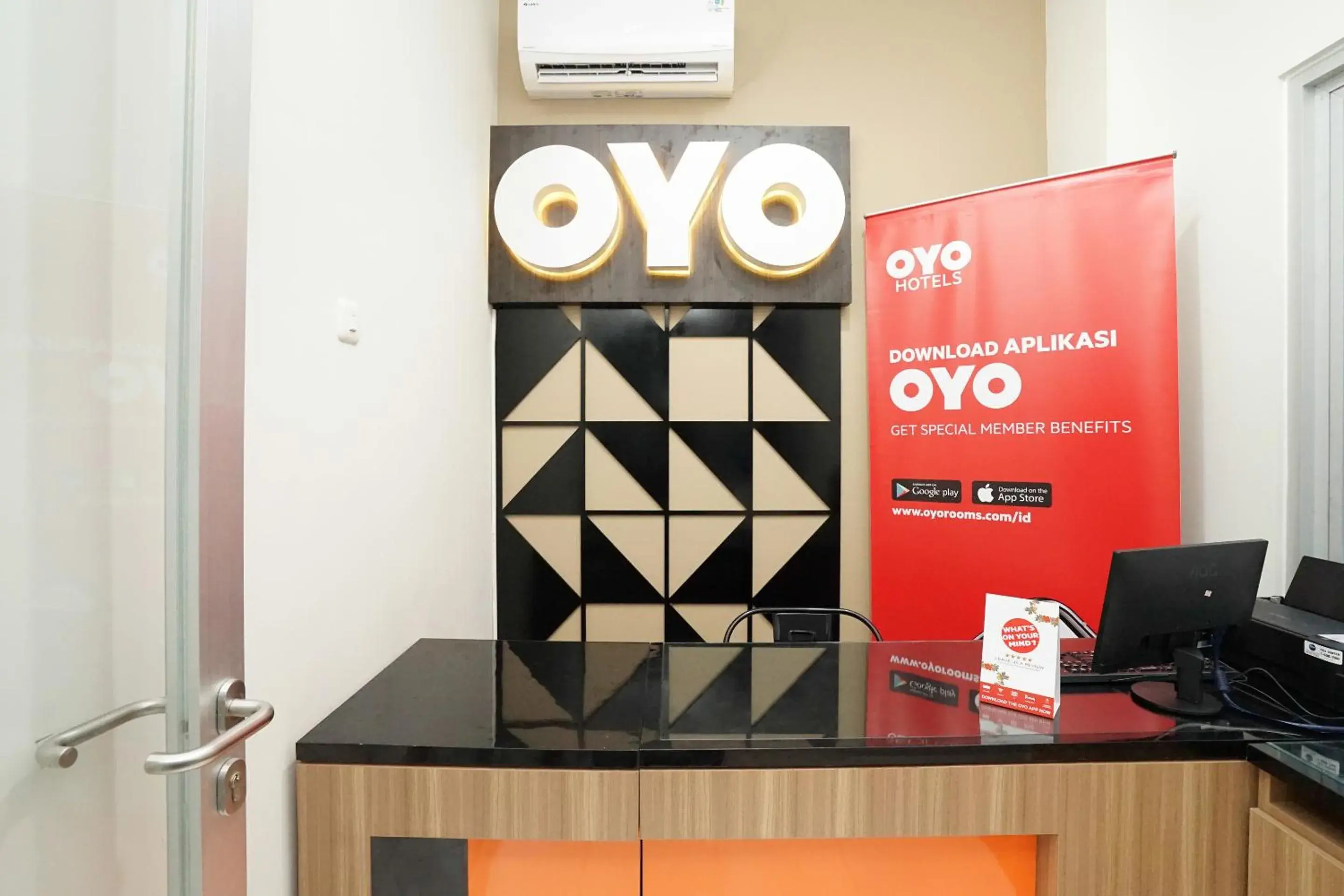 Lobby or reception in OYO 614 Graha 8 Syariah