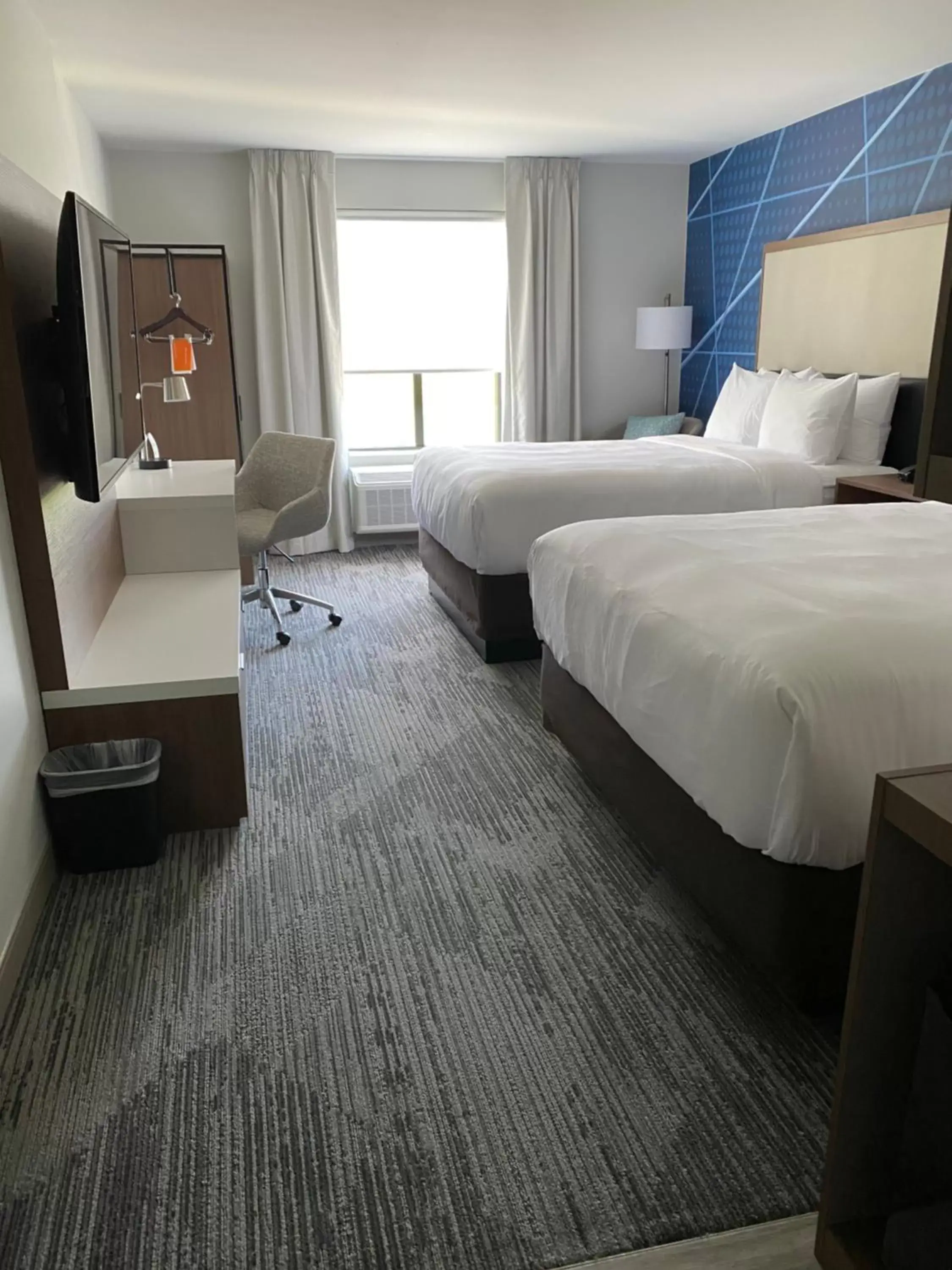 Bed in Comfort Inn & Suites Gallatin - Nashville Metro
