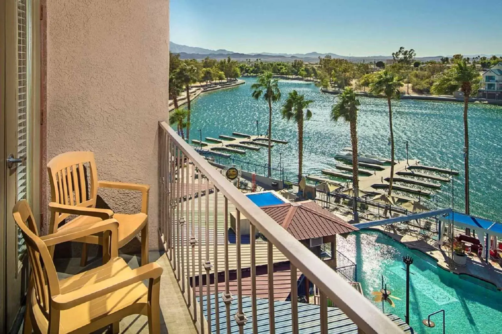 Balcony/Terrace, Pool View in London Bridge Resort