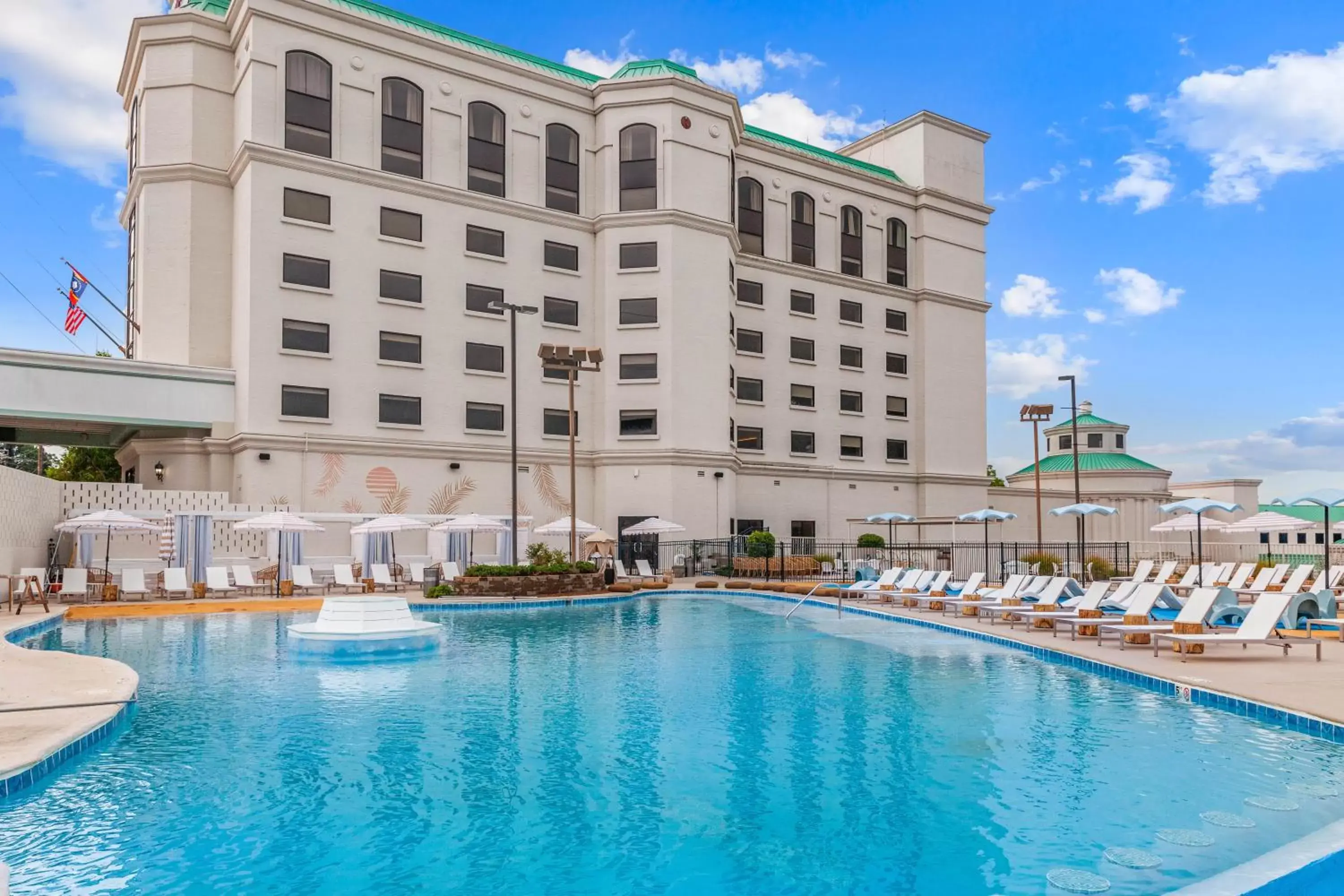 Property building, Swimming Pool in Mulberry Vicksburg