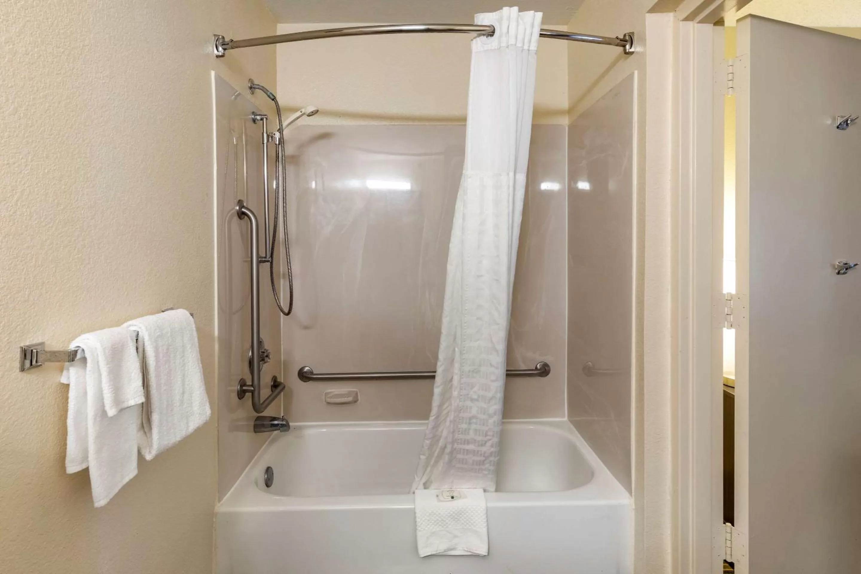 Bedroom in Quality Inn Duluth - Atlanta Northeast