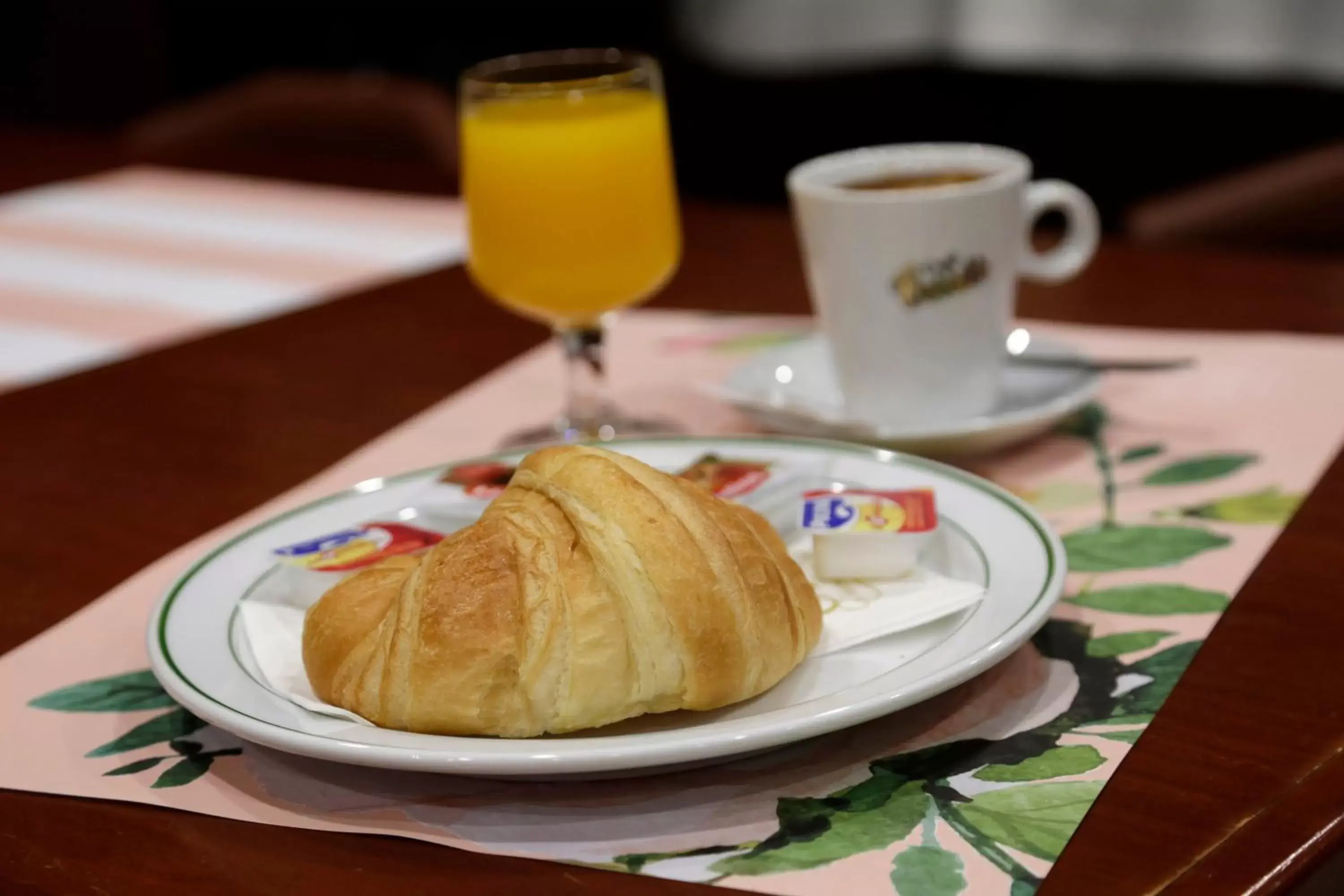 Breakfast in Basic Hotel Puerta de Sevilla