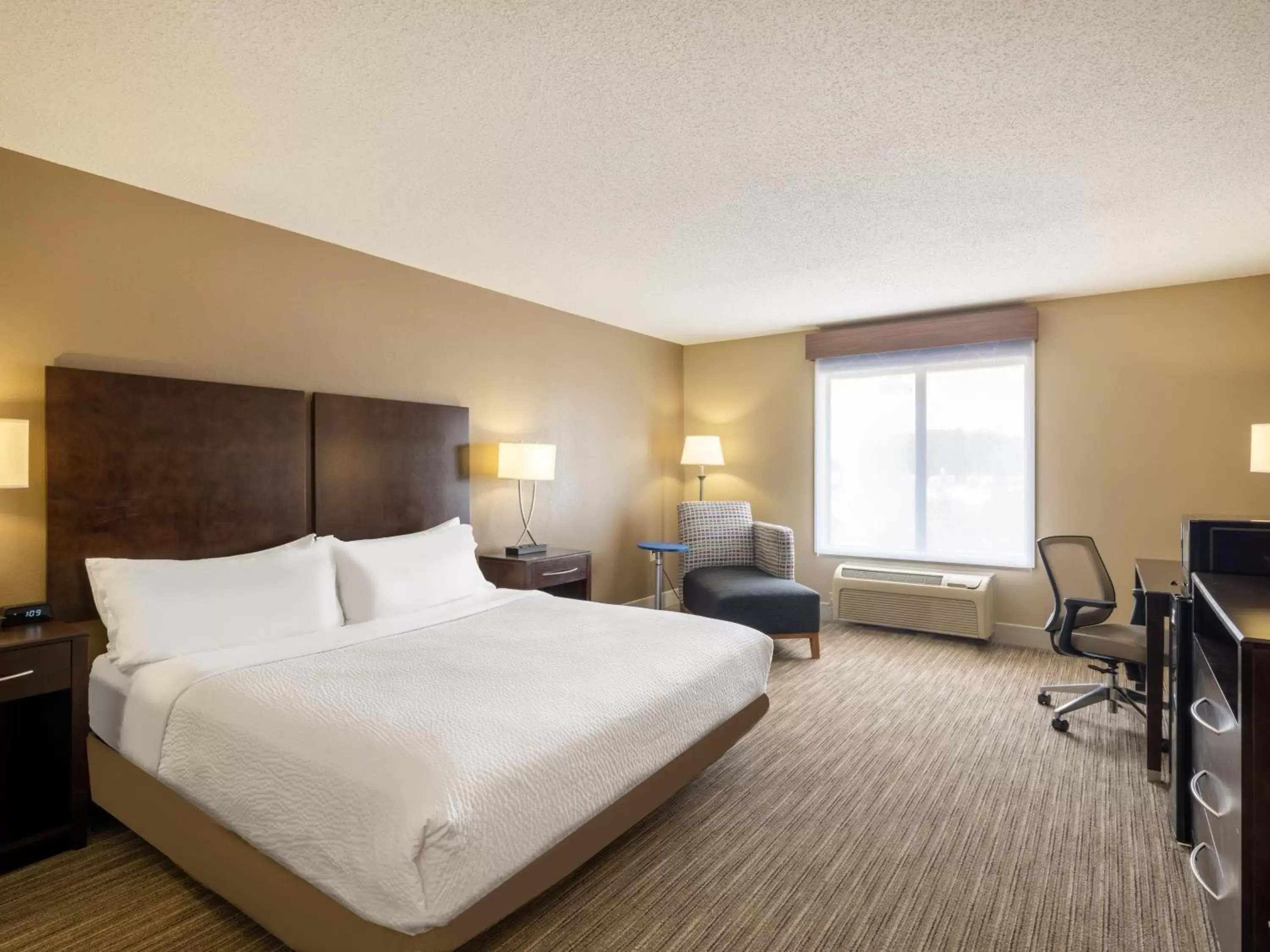 Photo of the whole room, Bed in Holiday Inn Express Gas City, an IHG Hotel