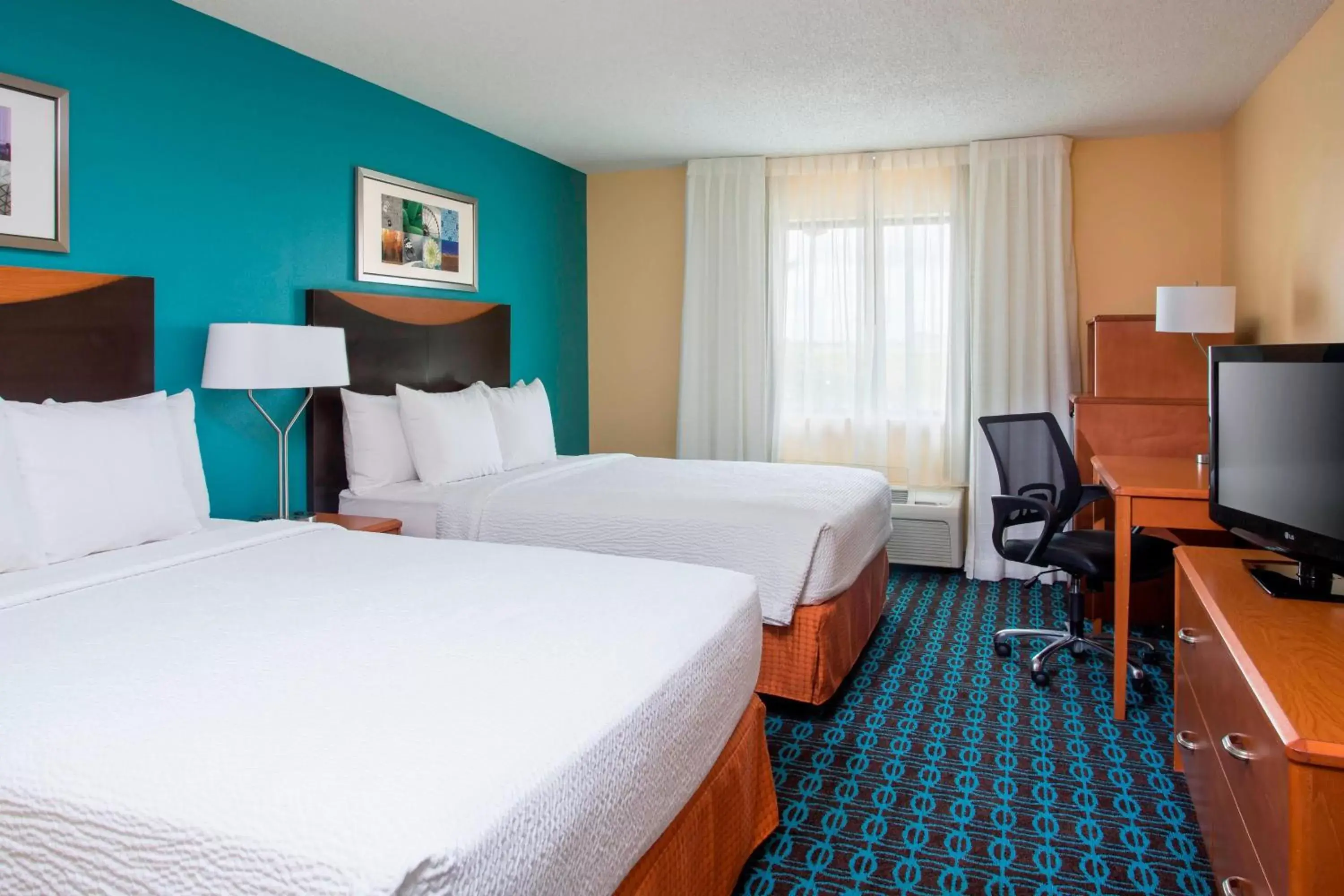 Photo of the whole room, Bed in Fairfield Inn & Suites Victoria
