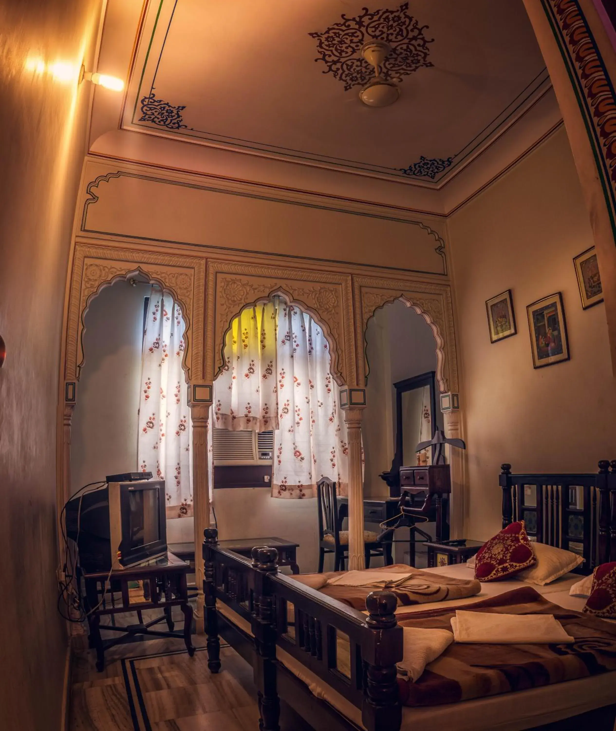 Bed, Restaurant/Places to Eat in Krishna Palace - A Heritage Hotel