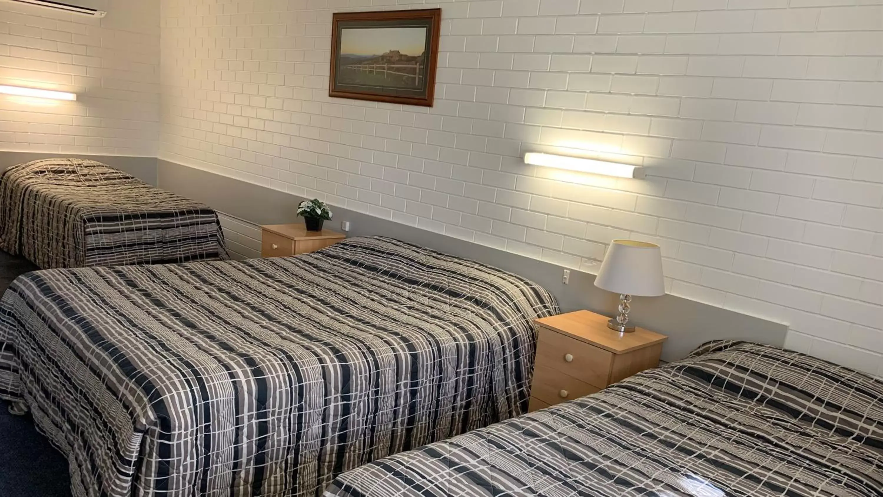 Bed in Ballarat Eureka Lodge Motel