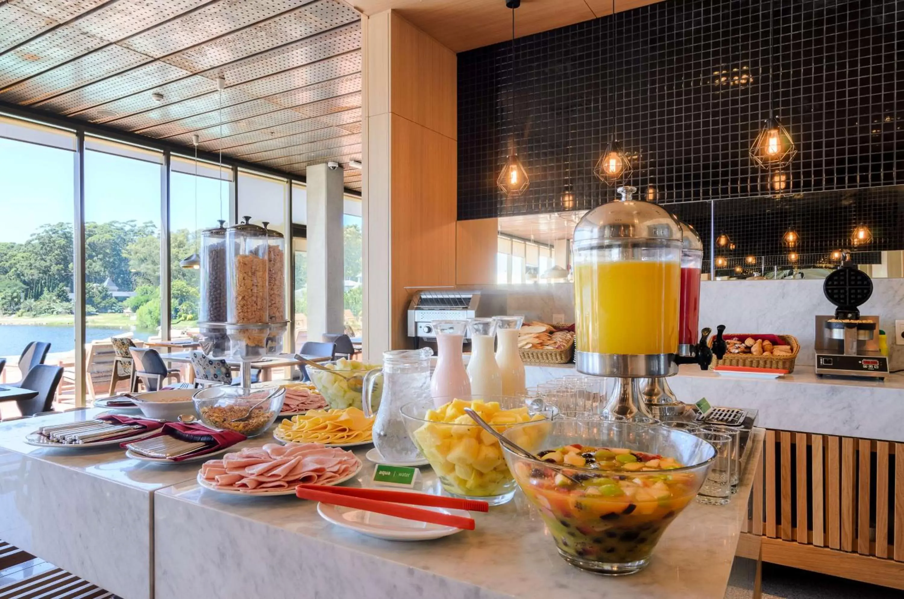 Breakfast in Hampton By Hilton Montevideo Carrasco