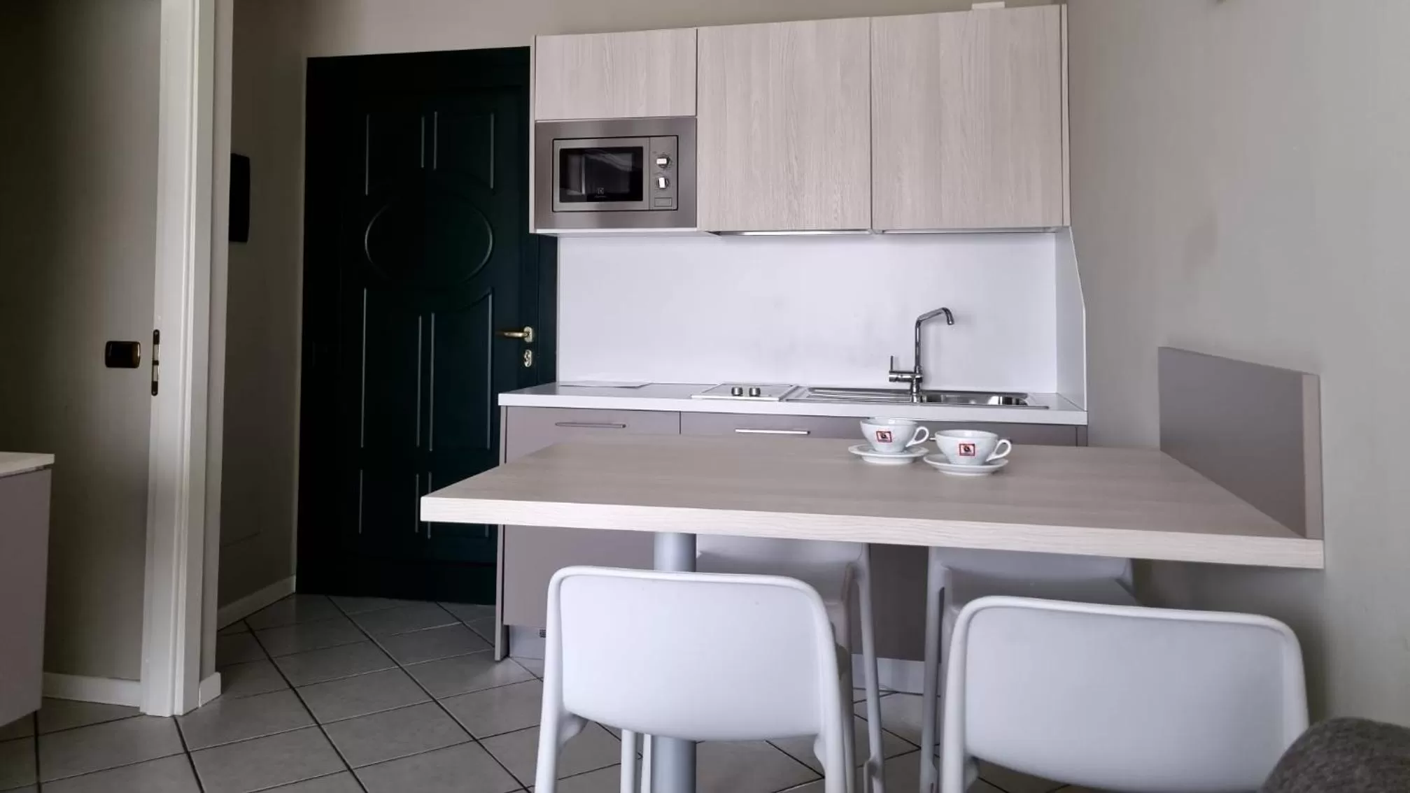 Kitchen or kitchenette in Le Terrazze sul Lago Hotel & Residence