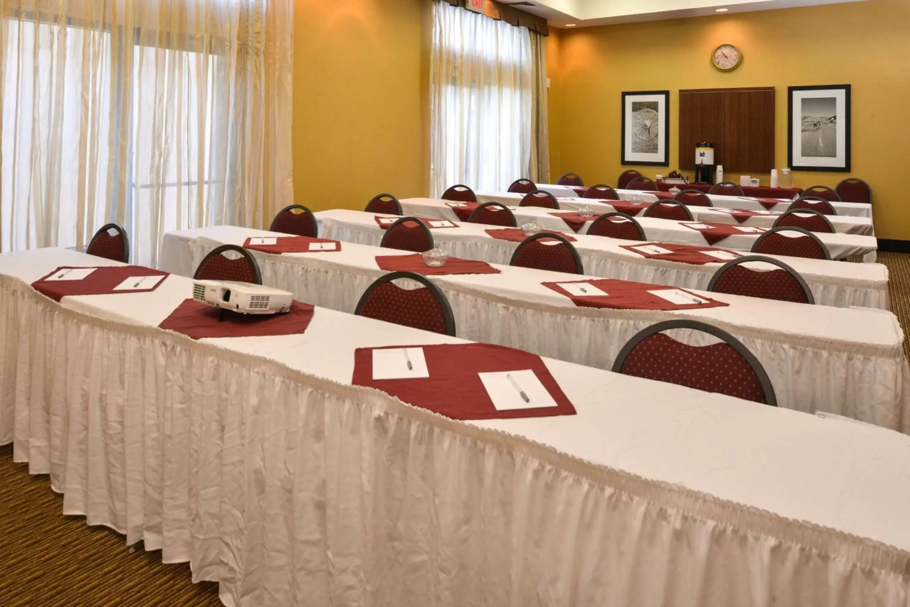 Meeting/conference room in Hampton Inn & Suites Pueblo-Southgate