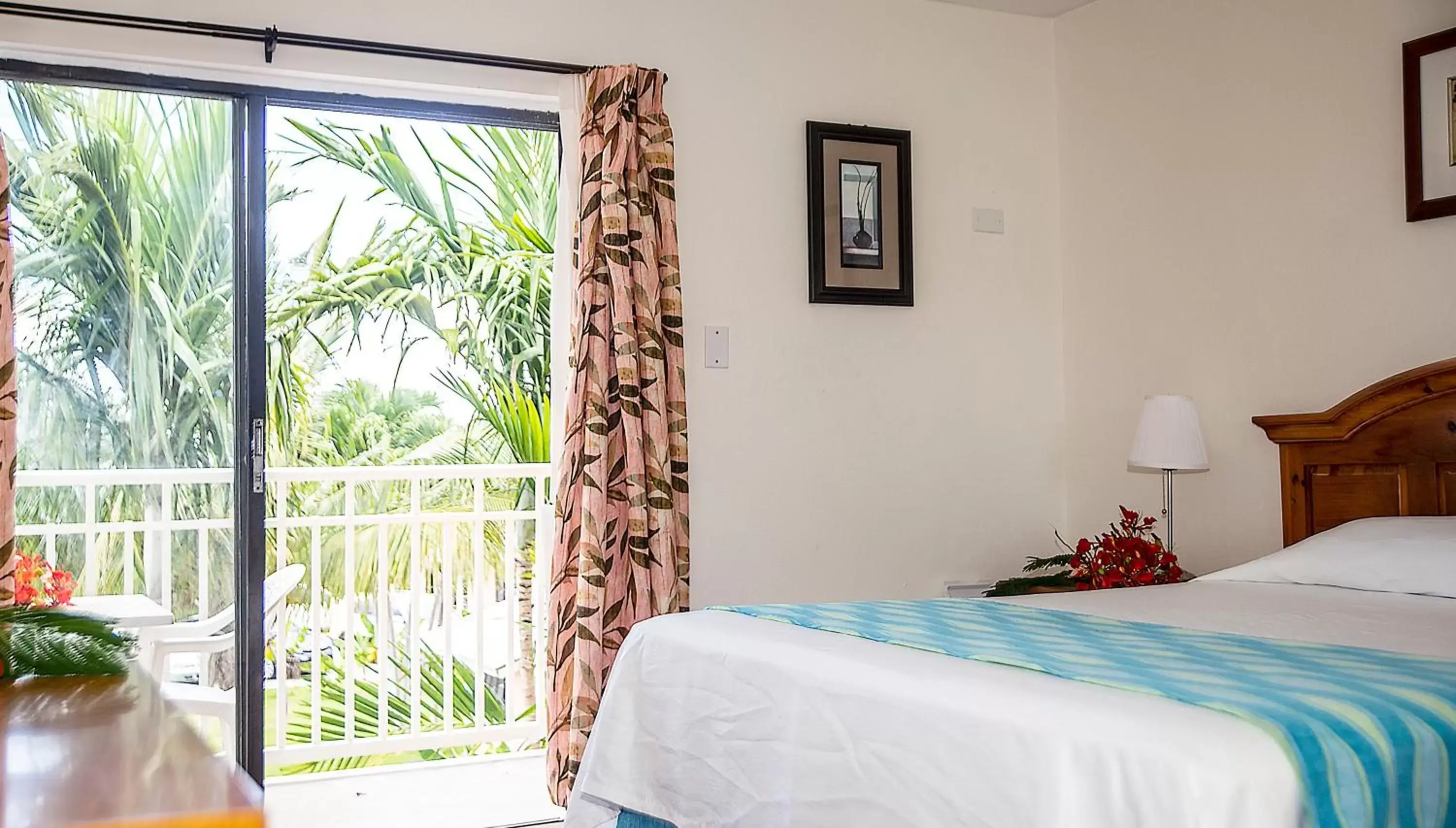 Bedroom, Bed in Orange Hill Beach Inn