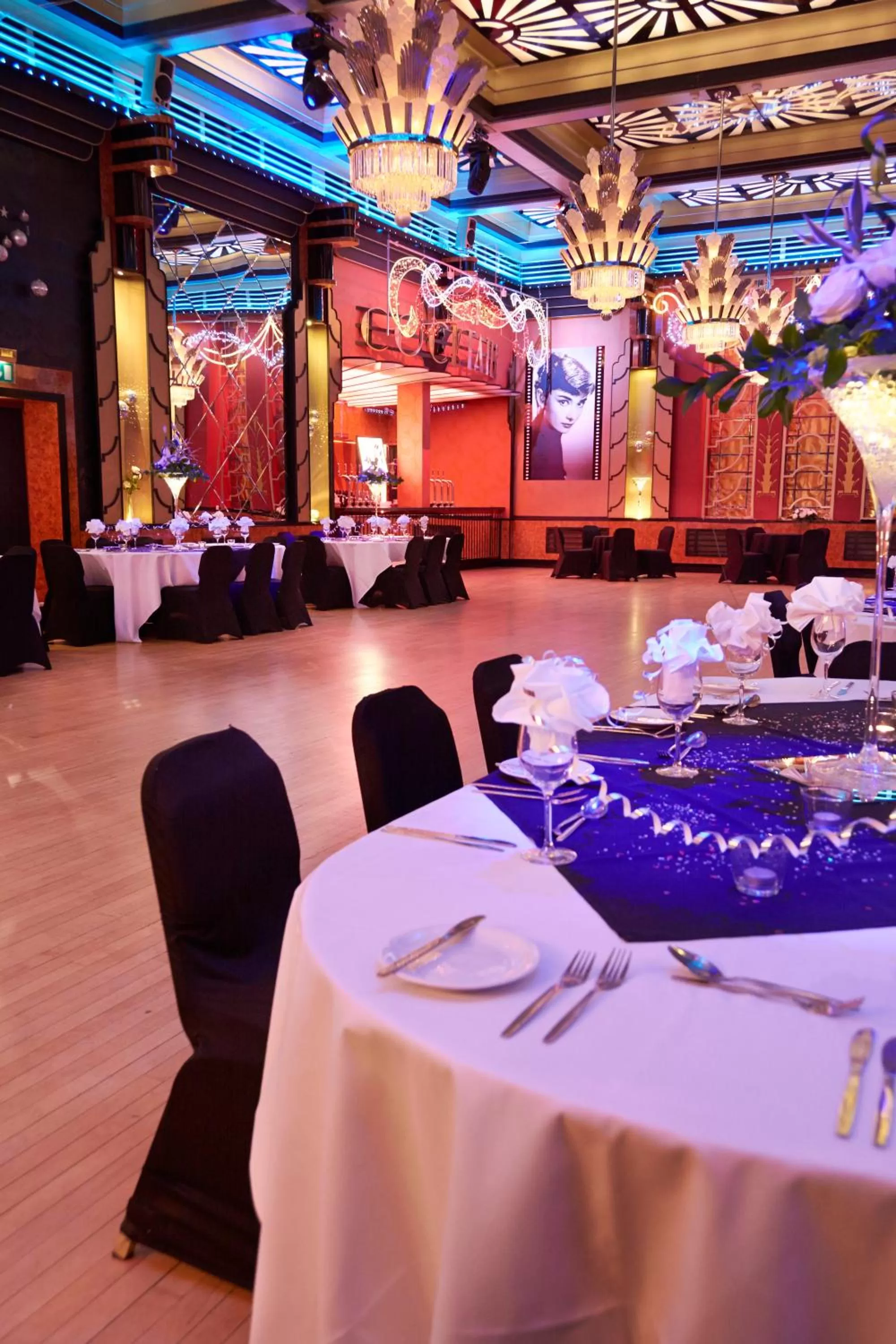 Restaurant/places to eat in Earl Of Doncaster Hotel