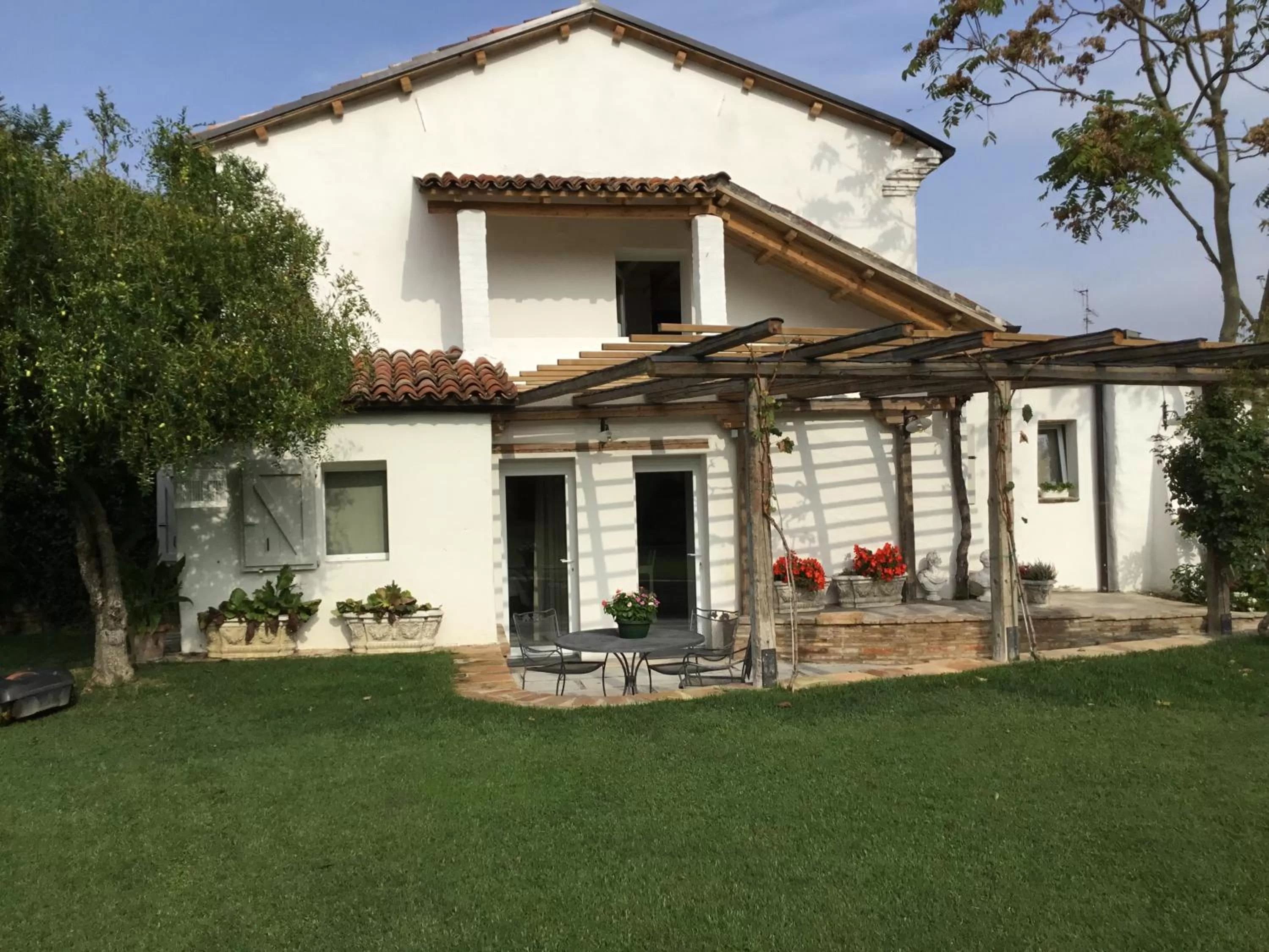 Property building in La Pergola B&B