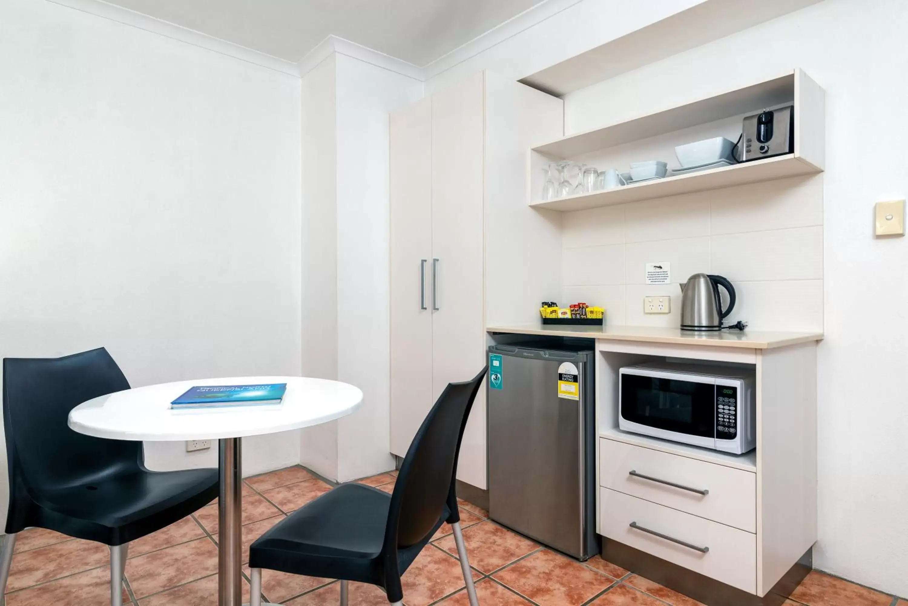 Dining area, Kitchen/Kitchenette in Paradise On The Beach Resort