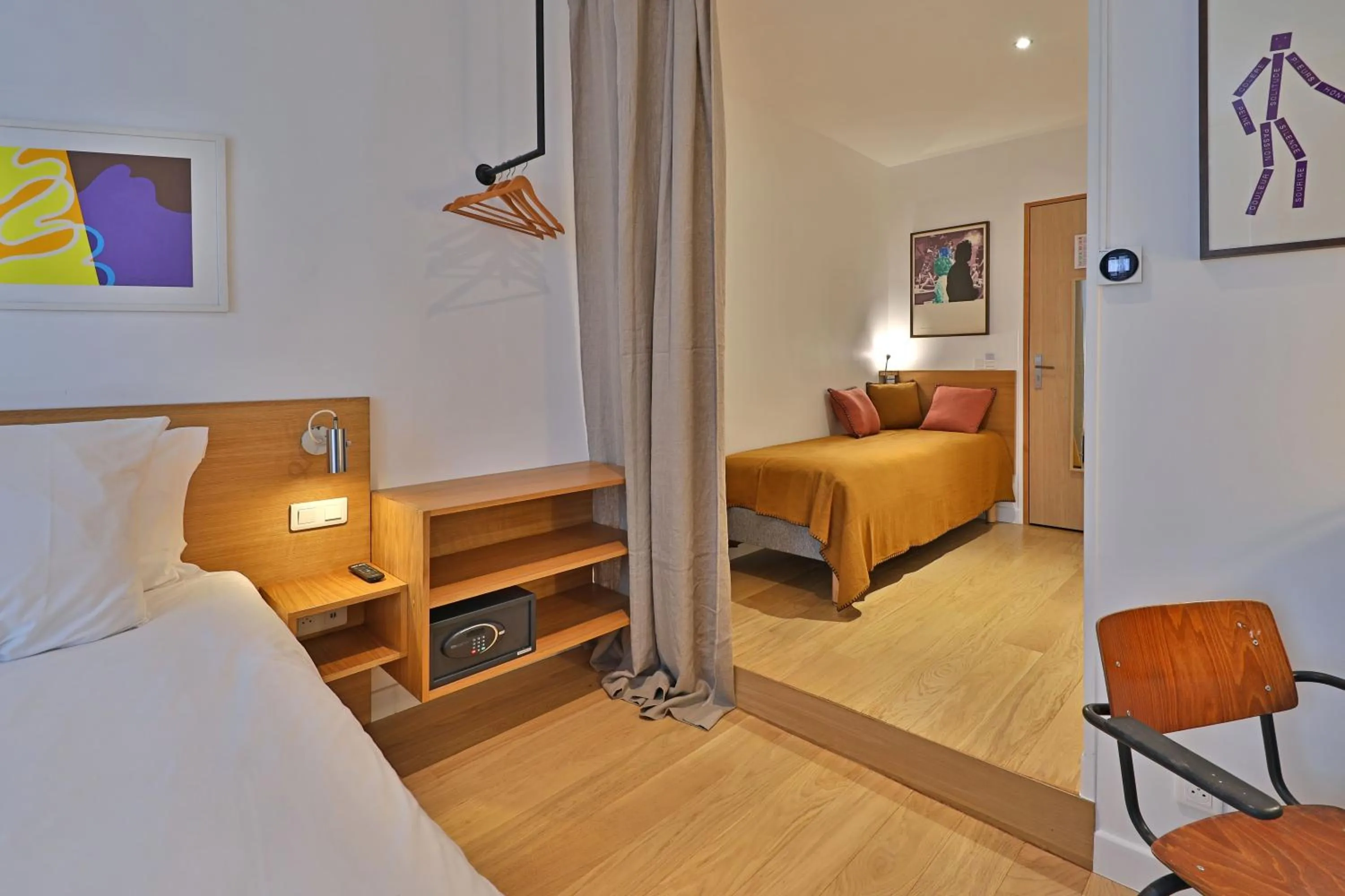 Bed in Hôtel Louvre Richelieu