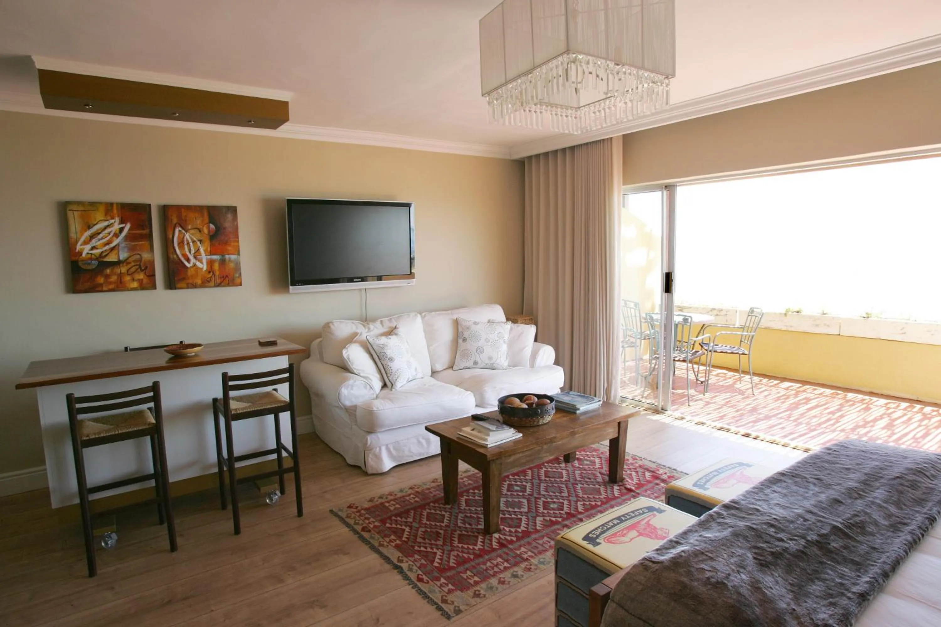 TV and multimedia, Bed in Dolphin Inn Guesthouse