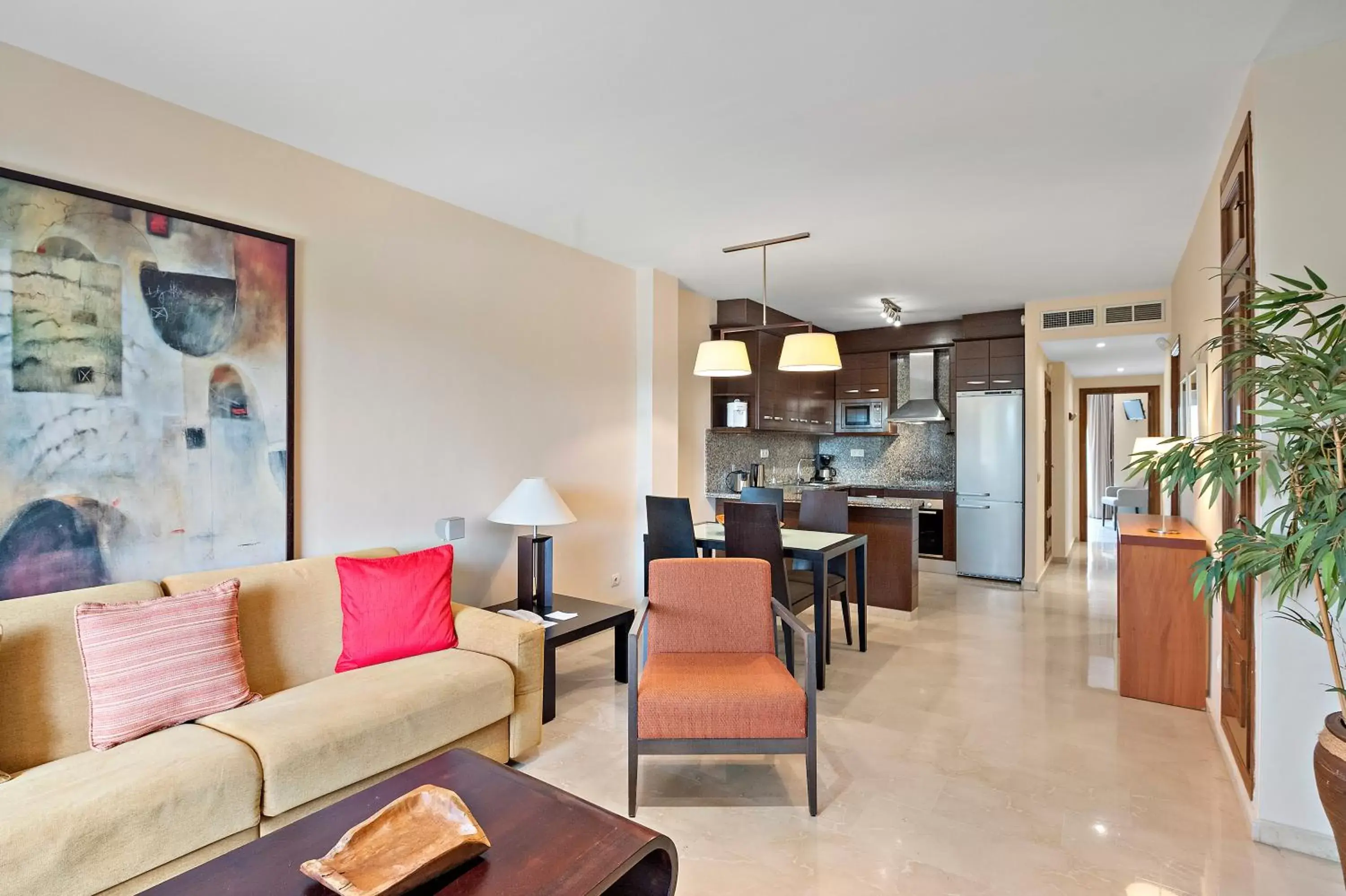 Kitchen or kitchenette, Seating Area in Wyndham Grand Residences Costa del Sol