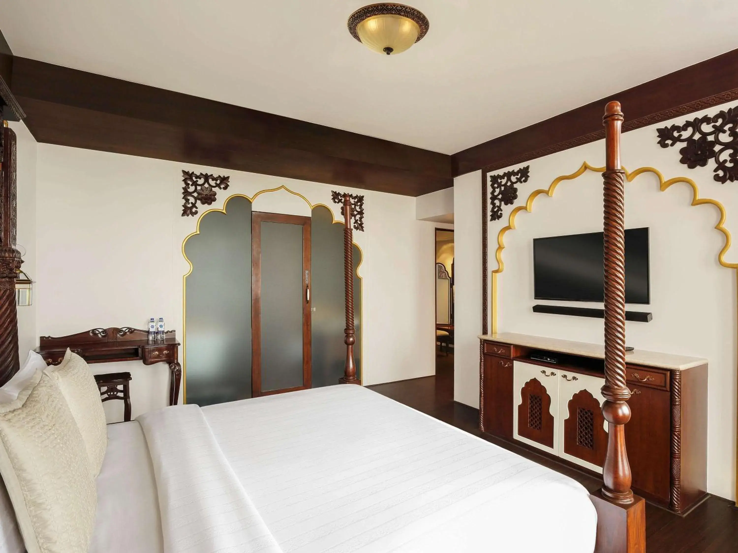 Photo of the whole room, Bed in Novotel Mumbai Juhu Beach