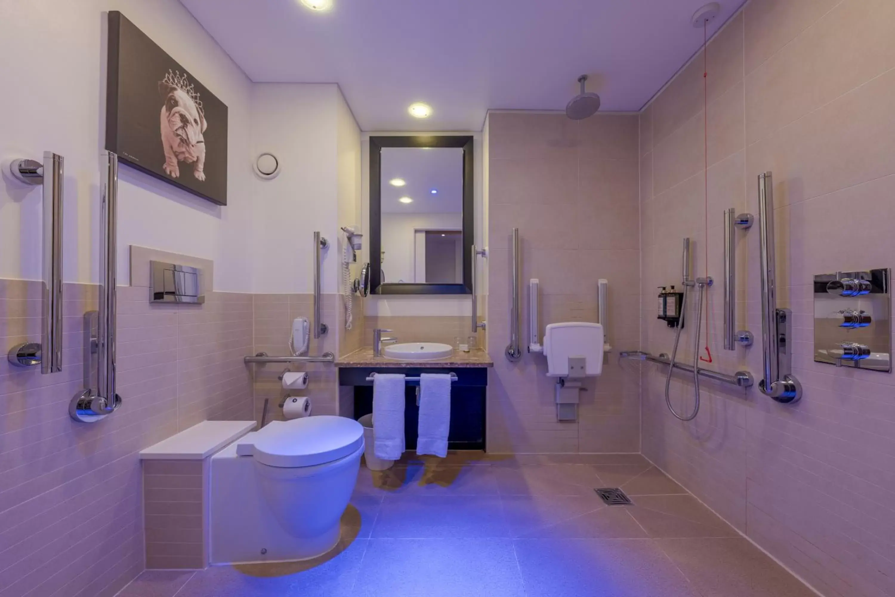 Bathroom in Pestana Chelsea Bridge Hotel