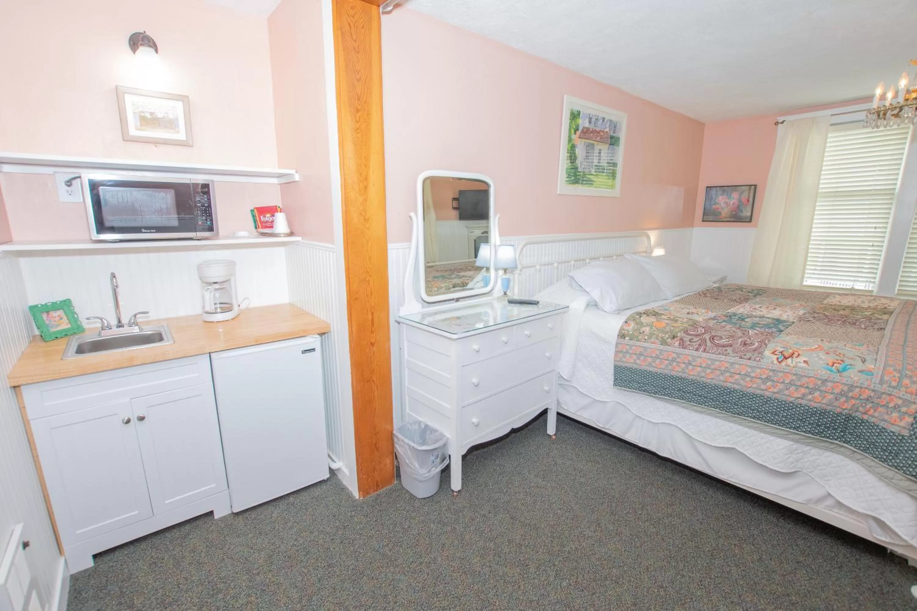 Bed in Terrace Inn and 1911 Restaurant