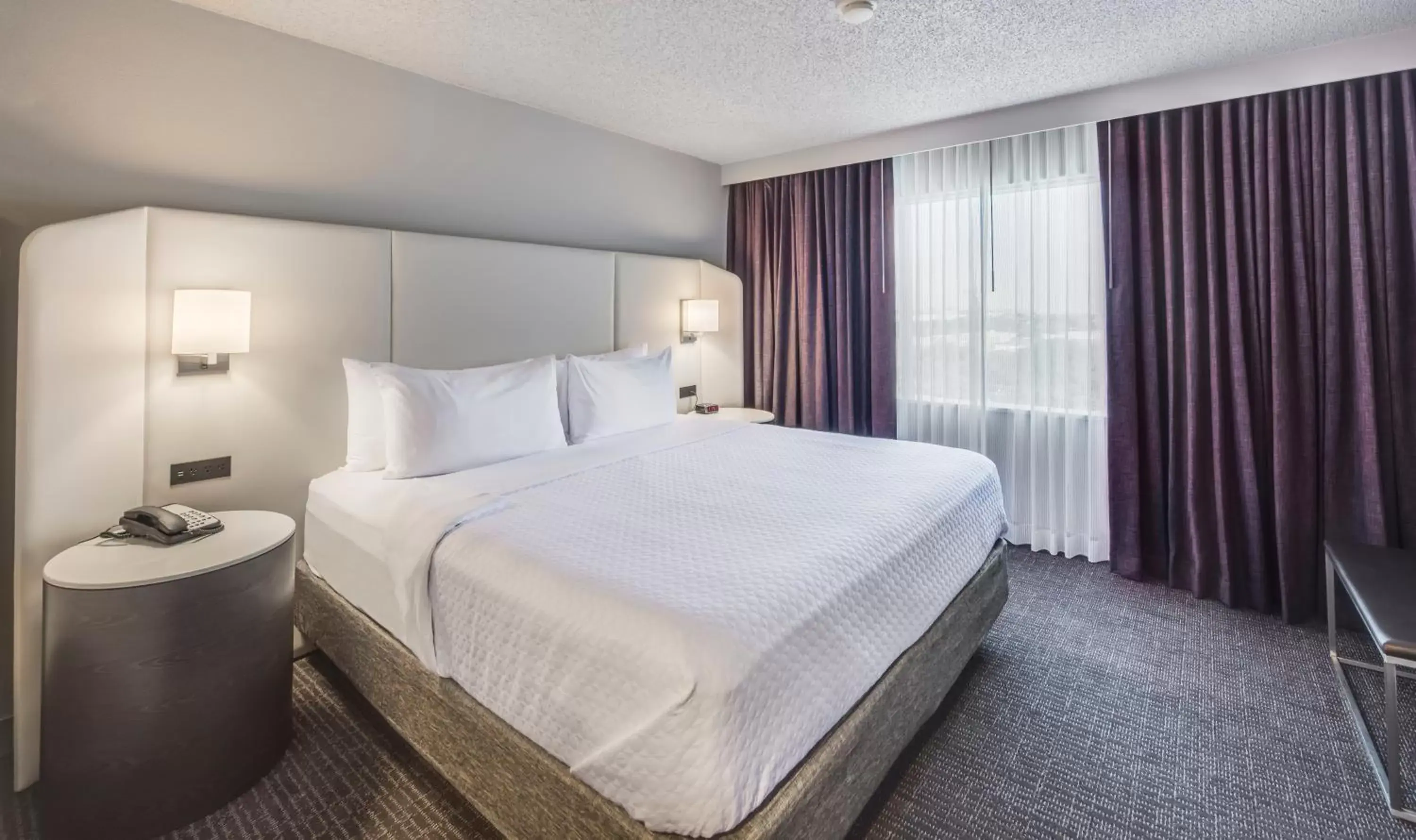 Photo of the whole room, Bed in Crowne Plaza Suites Arlington, an IHG Hotel