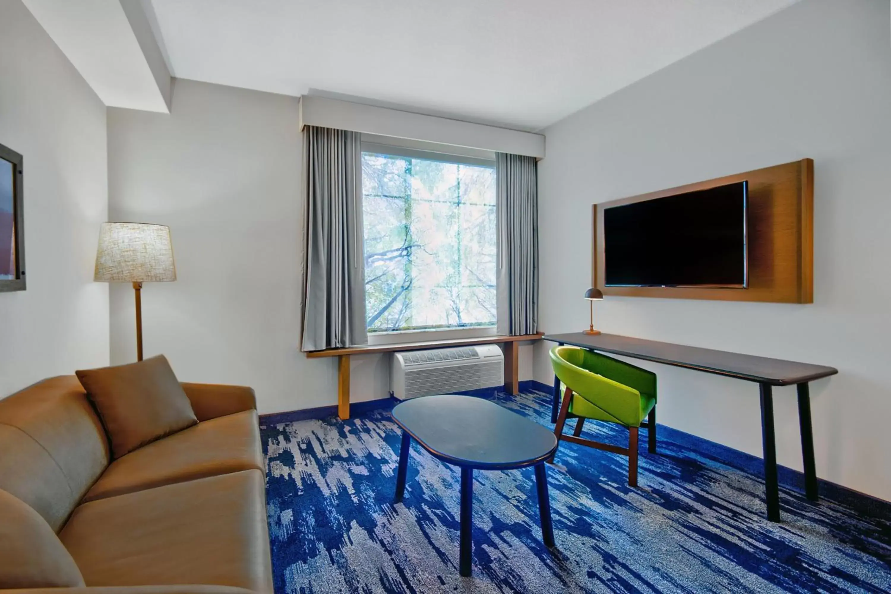 Living room, Seating Area in Fairfield by Marriott Inn & Suites Orlando at FLAMINGO CROSSINGS® Town Center