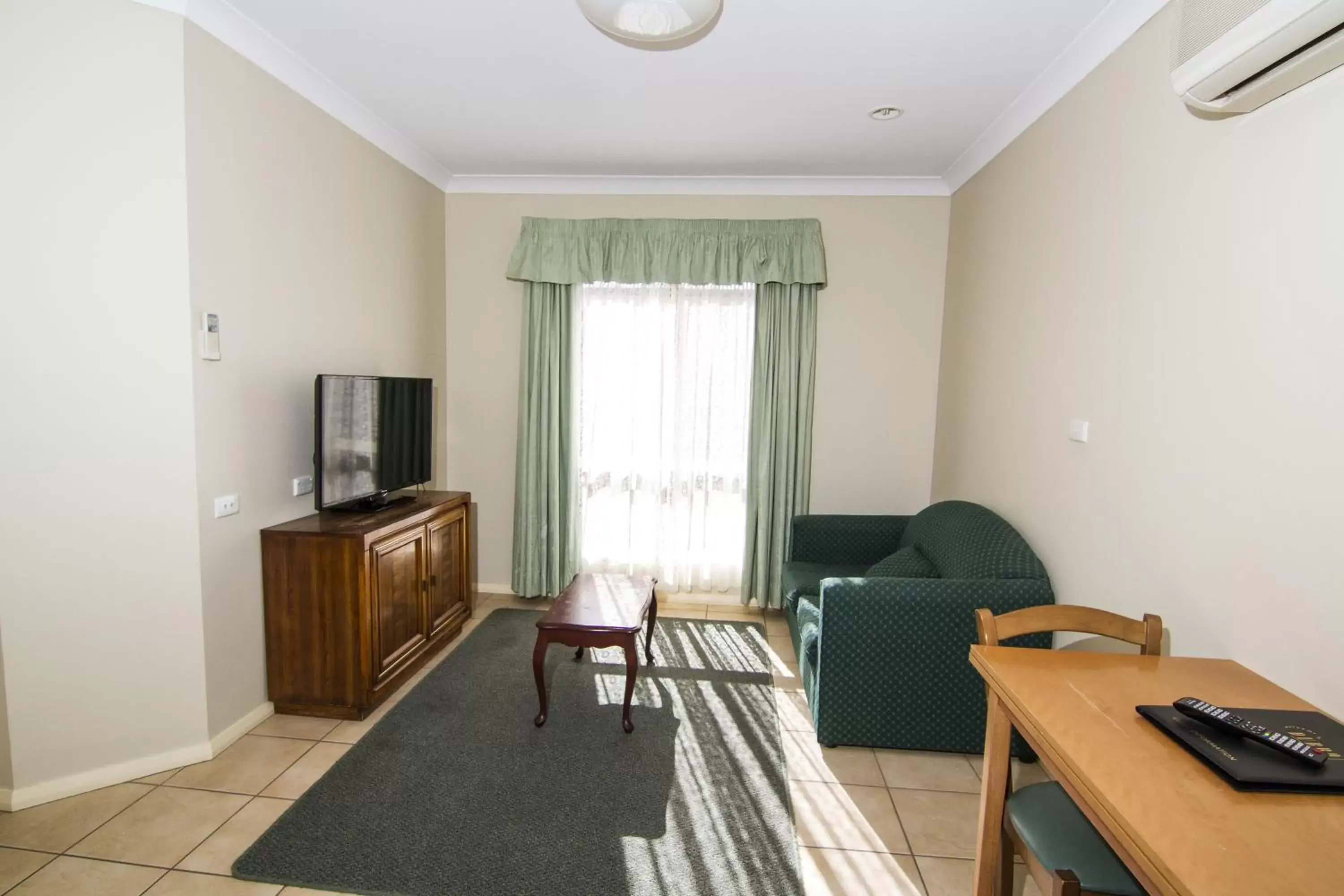 TV and multimedia, Seating Area in Green Gables Motel