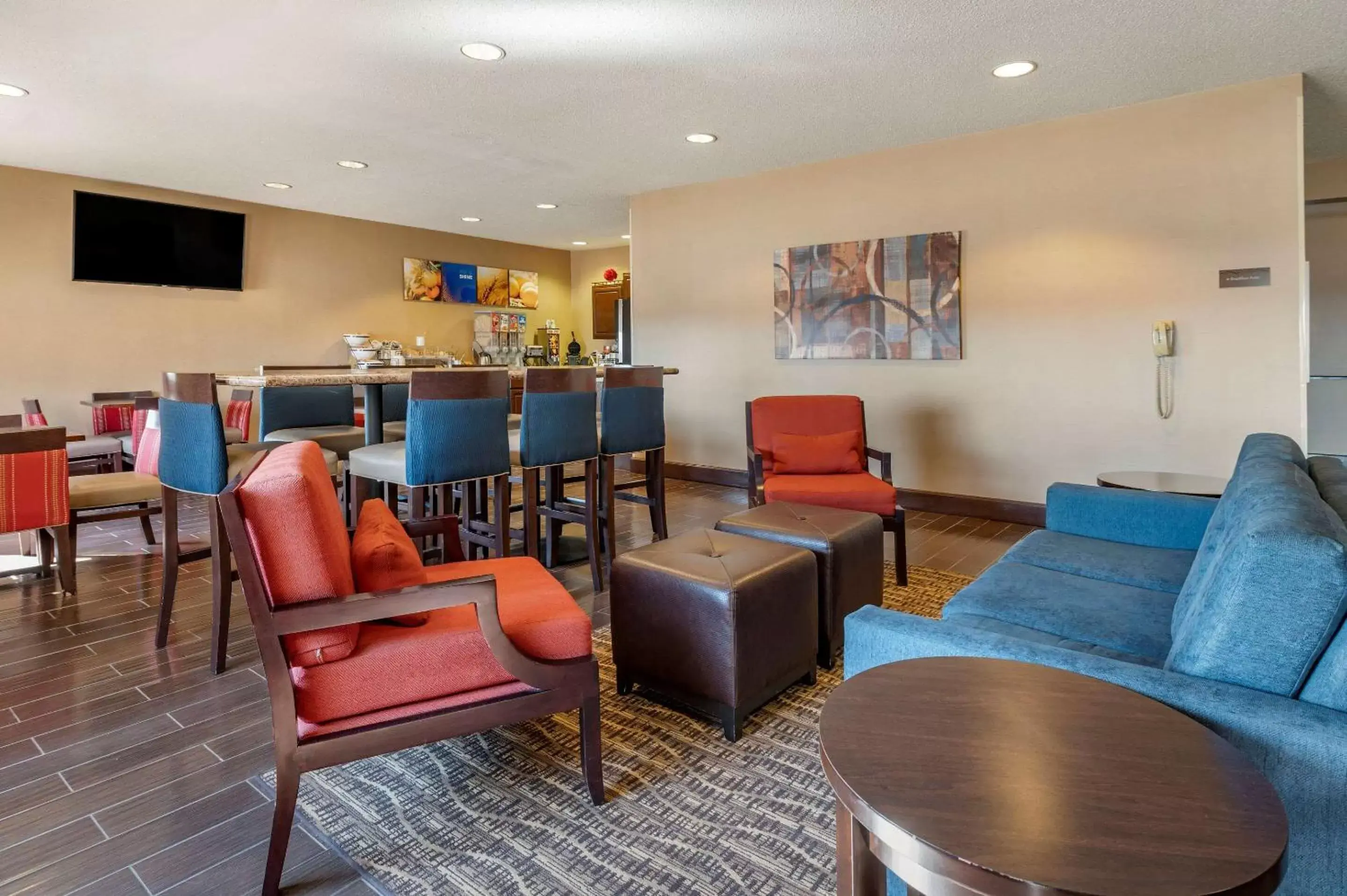 Lobby or reception, Lounge/Bar in Comfort Inn Shelbyville North
