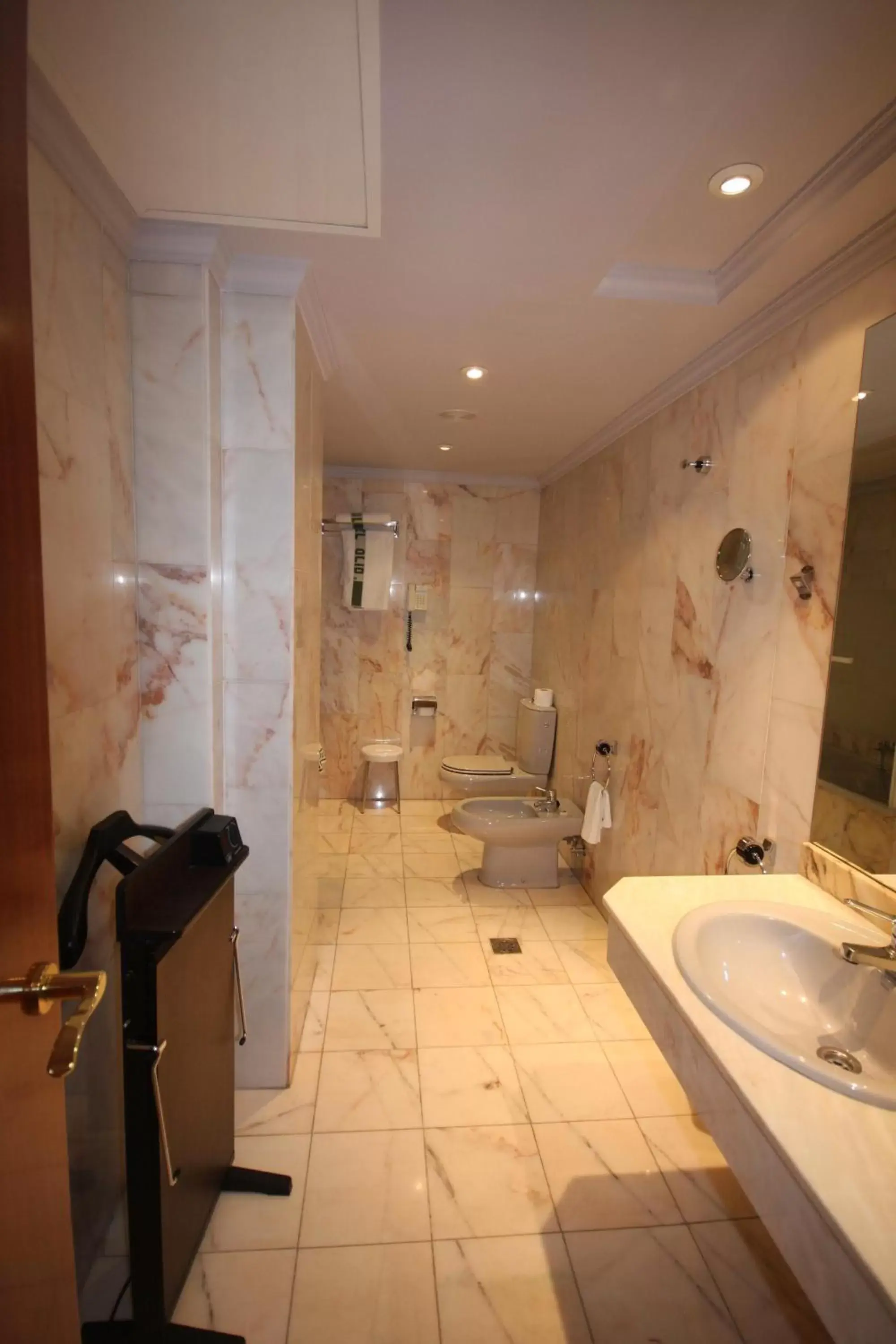 Bathroom in Hotel Olid