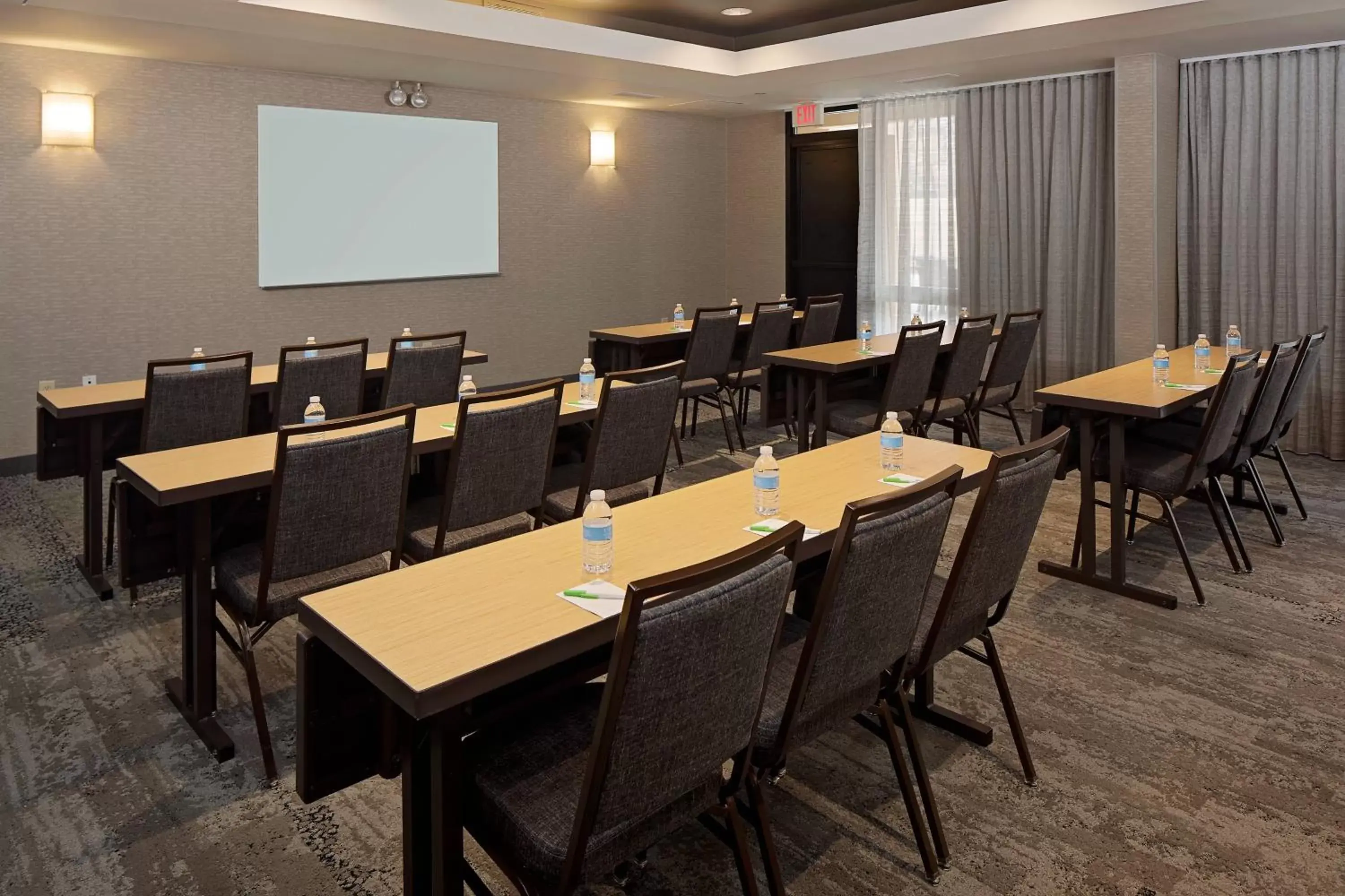 Meeting/conference room in Courtyard by Marriott Richmond Airport