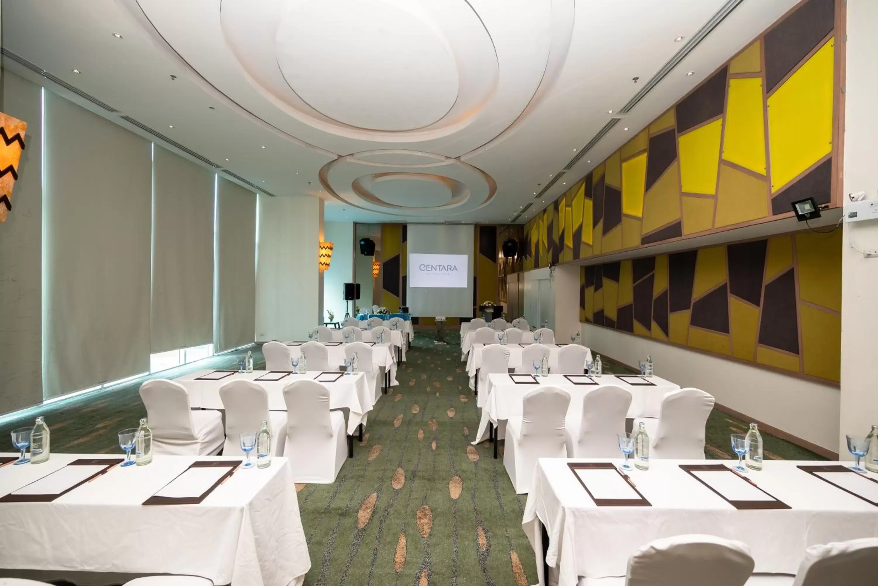 Meeting/conference room, Restaurant/Places to Eat in Centara Pattaya Hotel