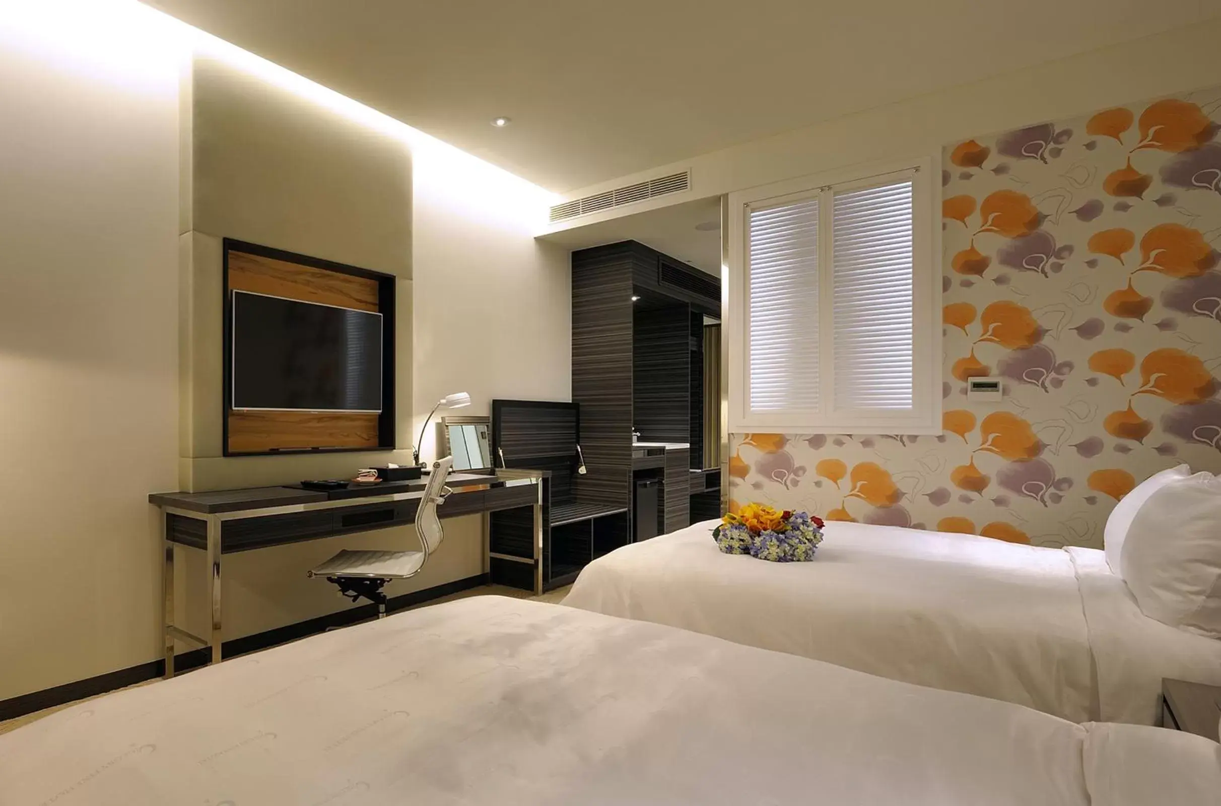 Bedroom, Bed in Golden Tulip Glory Fine Hotel