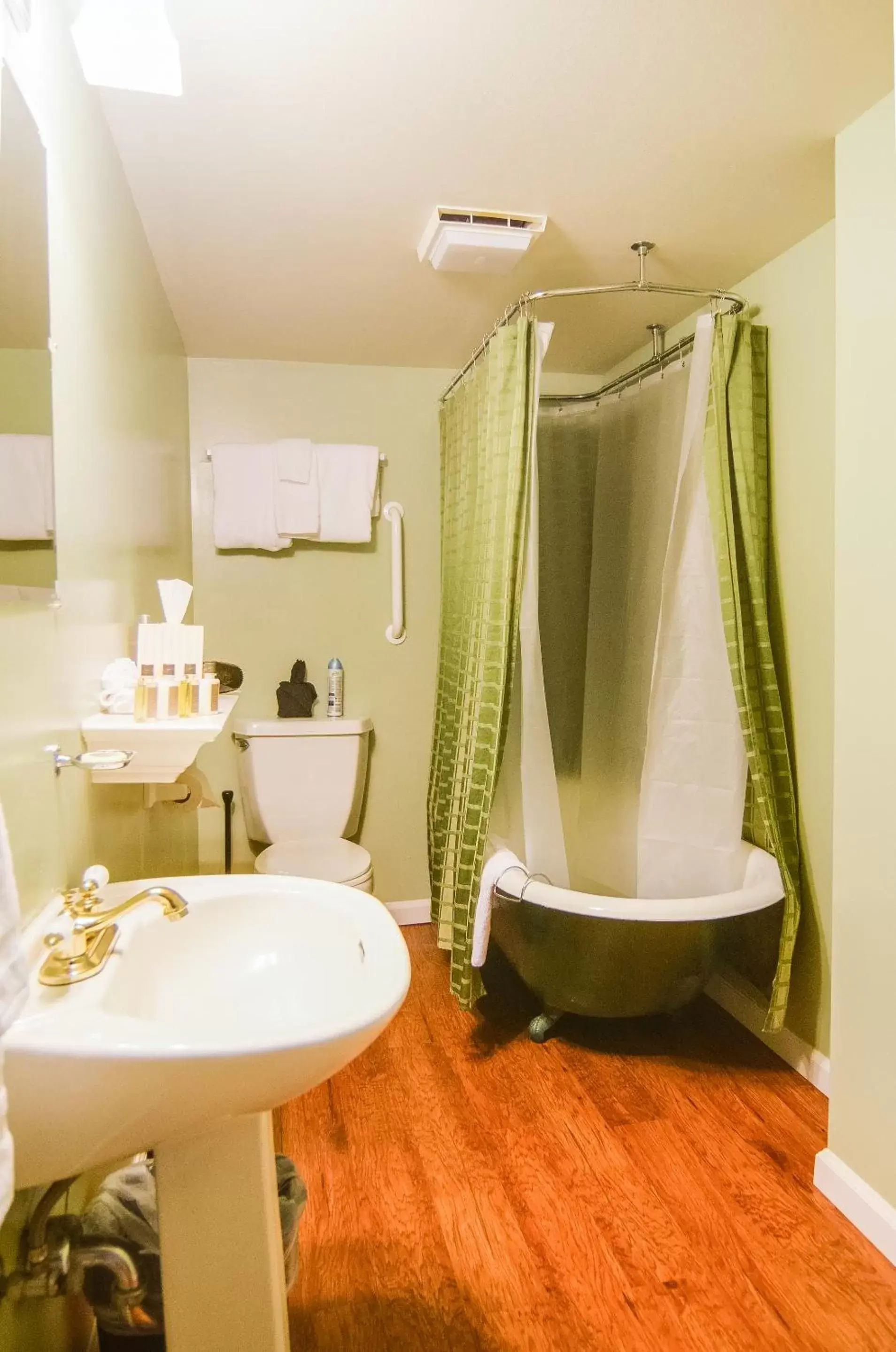 Bathroom in The Campbell House Inn