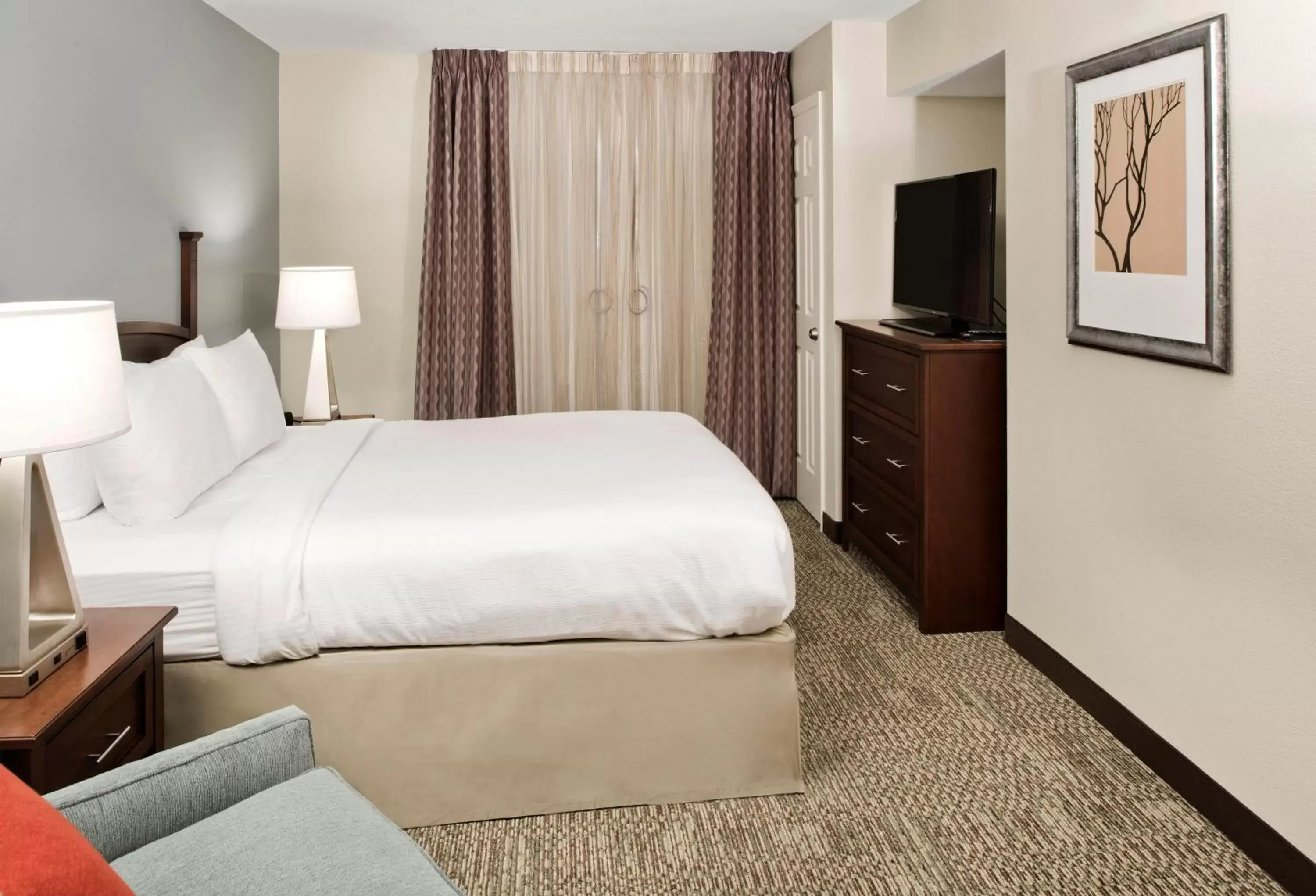 Photo of the whole room, Bed in Staybridge Suites - Charlotte Ballantyne, an IHG Hotel