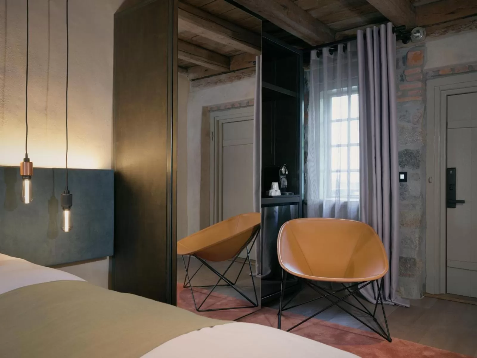 wardrobe, Bed in Tollboden Hotell - Unike Hoteller