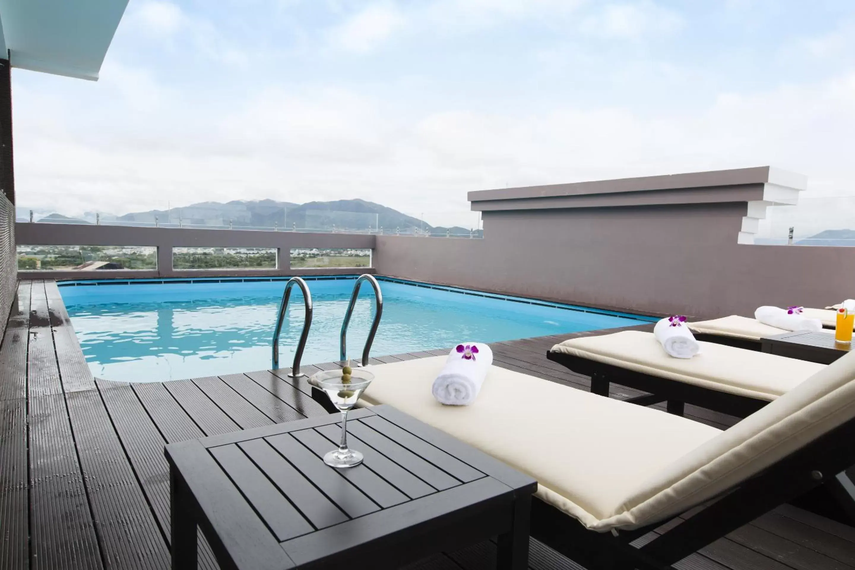 Balcony/Terrace, Swimming Pool in La Sera Hotel