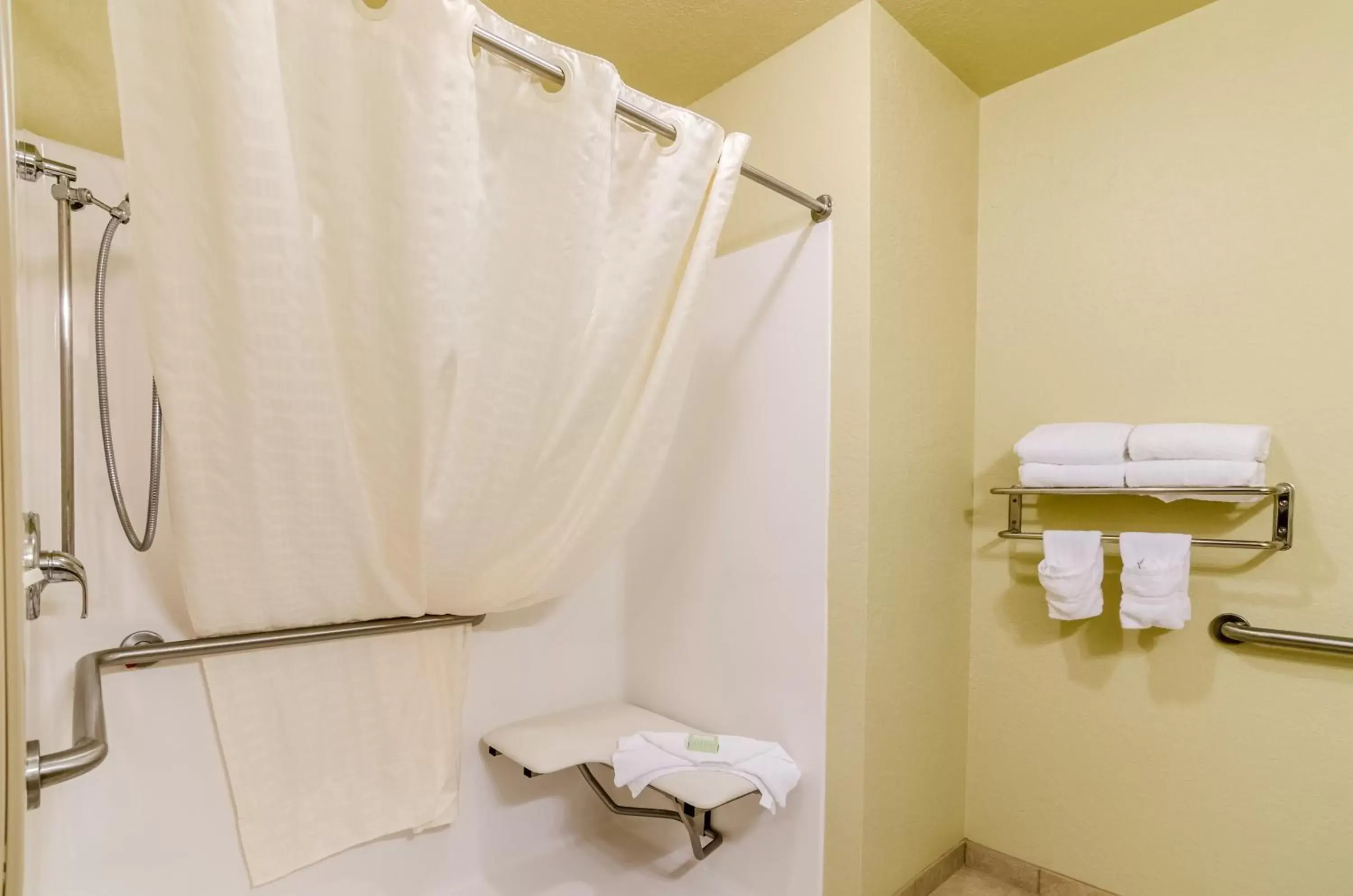 Shower, Bathroom in Cobblestone Inn and Suites - Eaton
