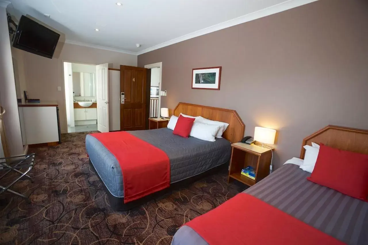TV and multimedia, Bed in Quality Hotel Bayswater