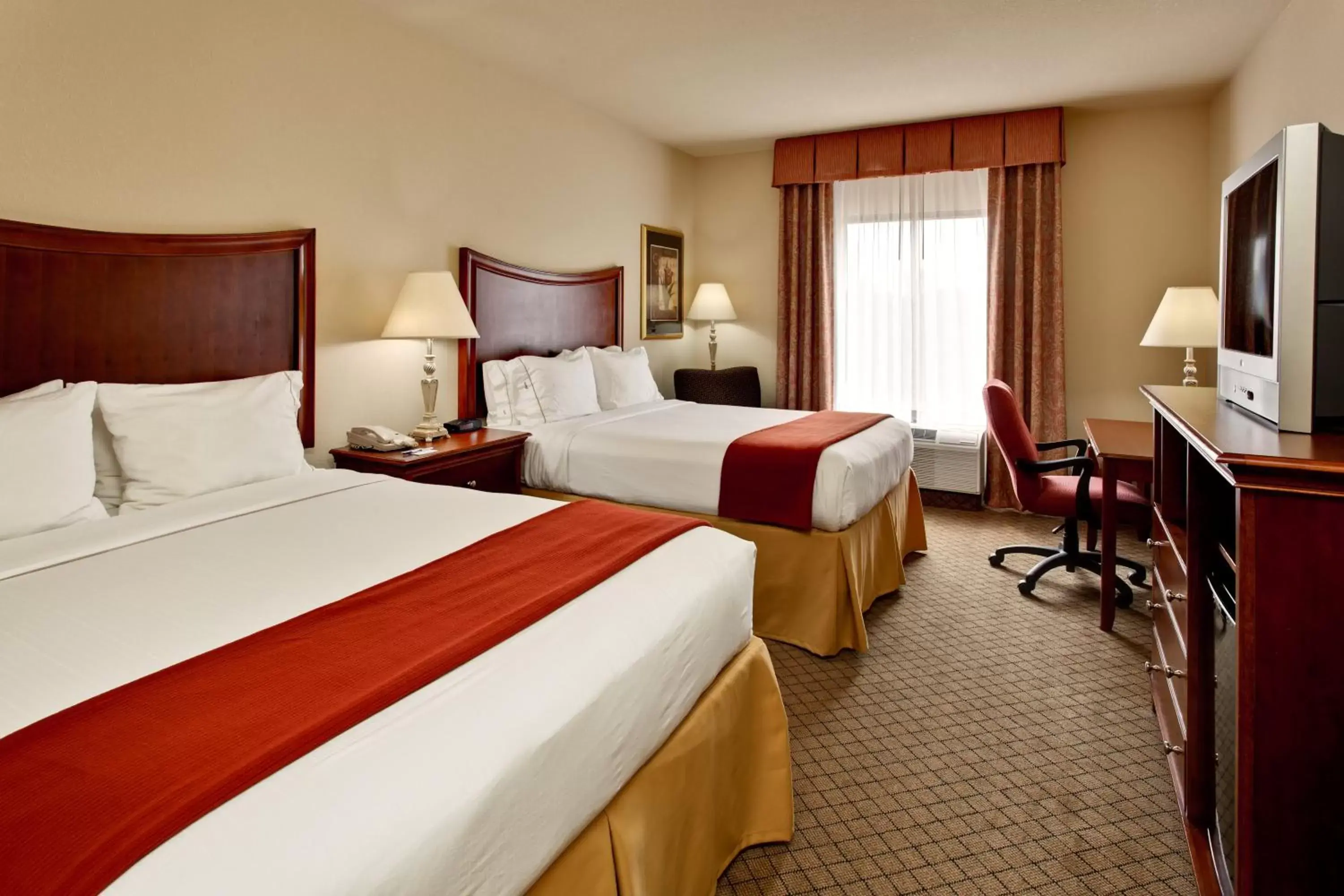Photo of the whole room, Bed in Holiday Inn Express & Suites Morristown, an IHG Hotel