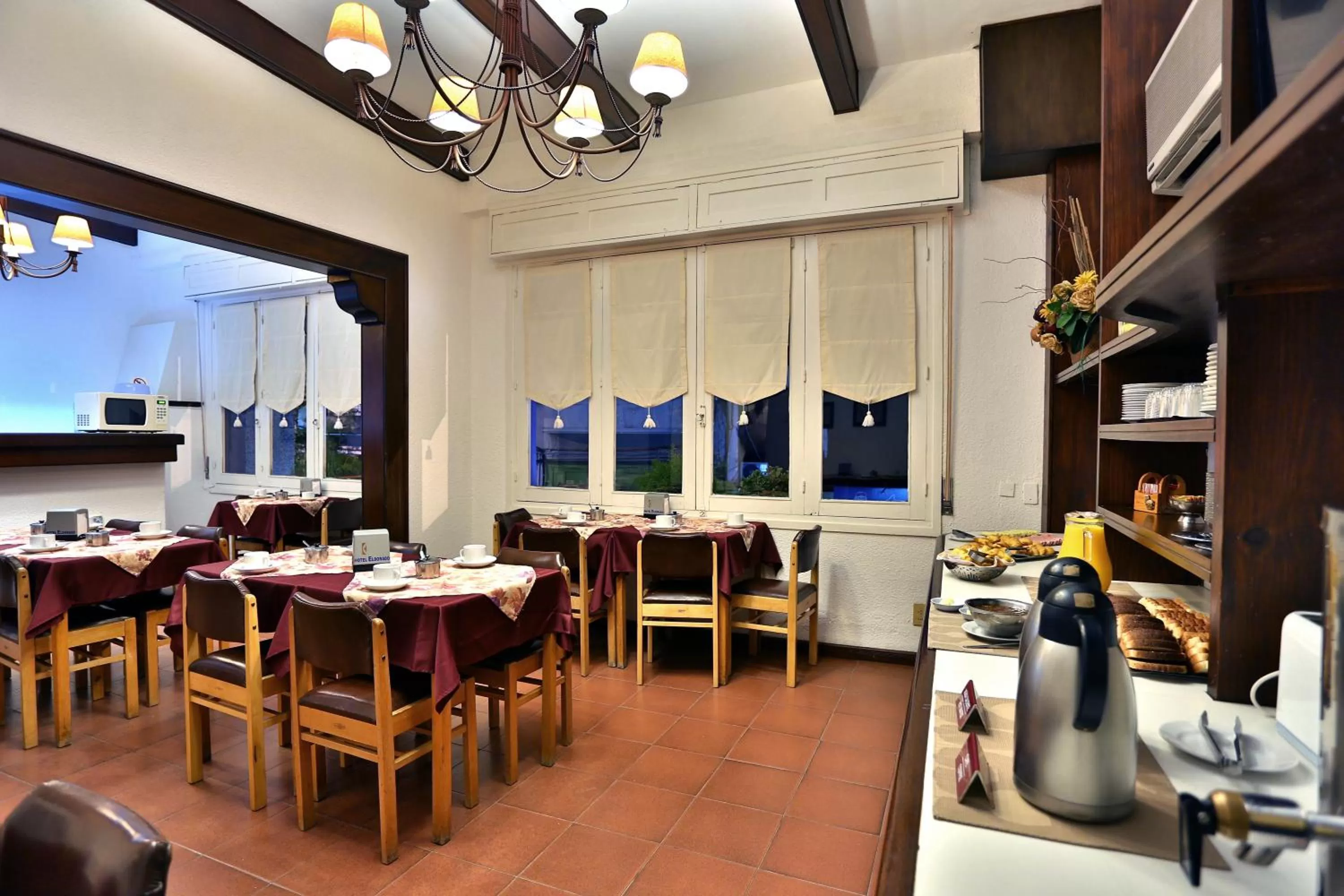 Restaurant/places to eat in Hotel Eldorado