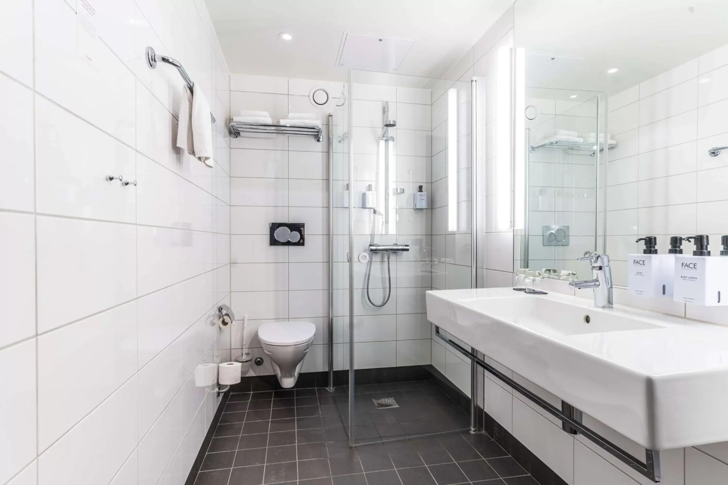 Bathroom in Scandic Continental