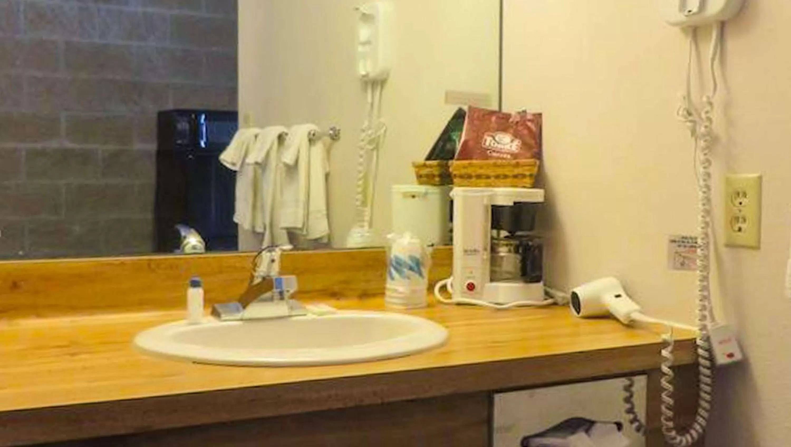 Bathroom in Voyageur Inn and Conference Center