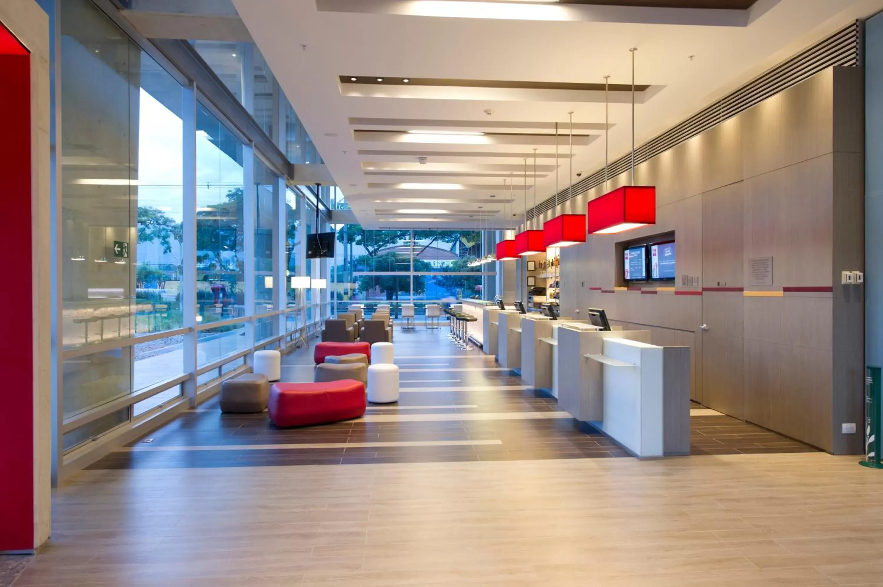 Lobby or reception in ibis Medellin