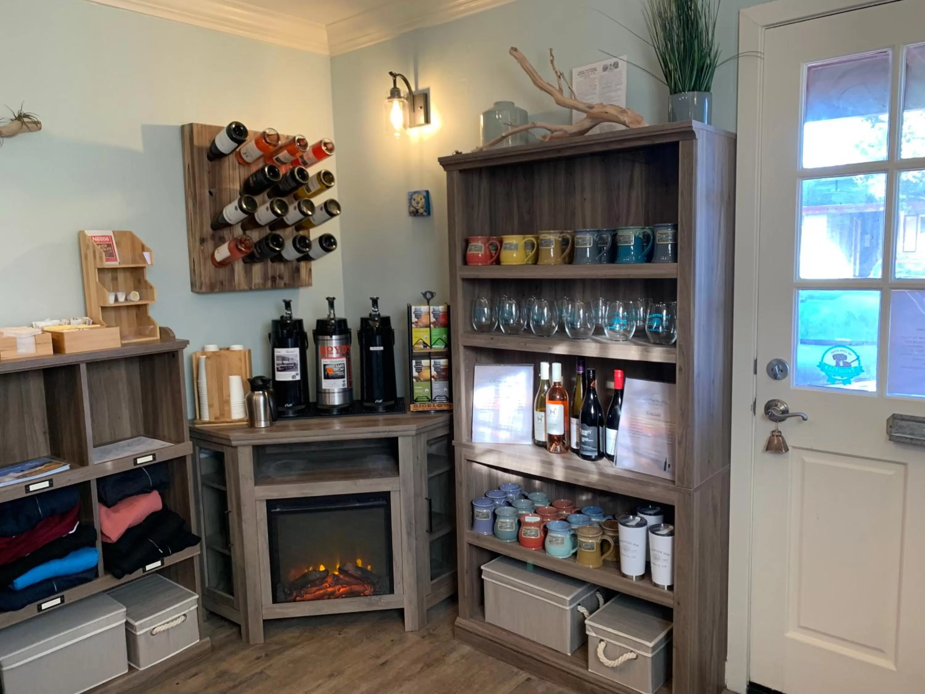 Coffee/tea facilities in Sea Otter Inn