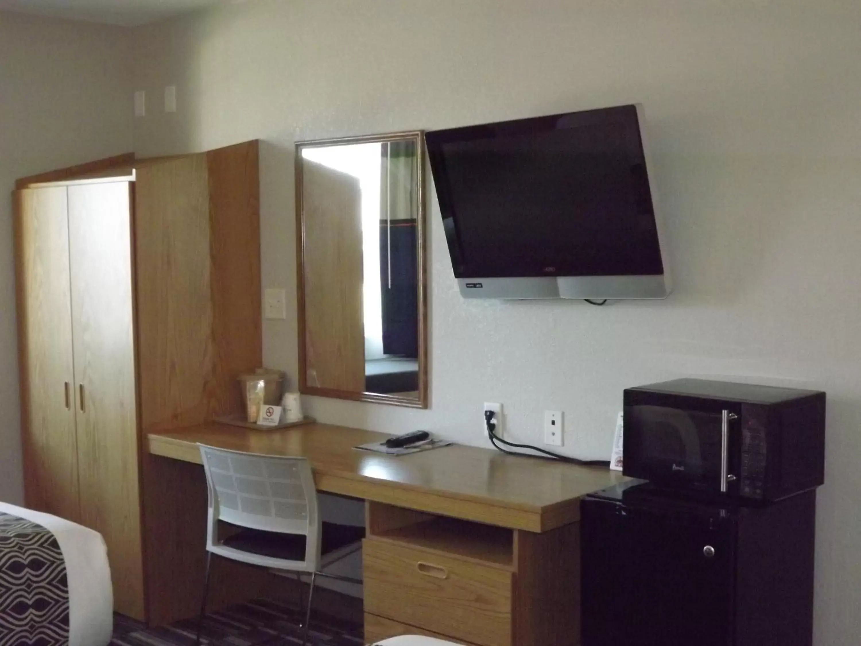 Other, TV/Entertainment Center in MICROTEL Inn and Suites - Ames