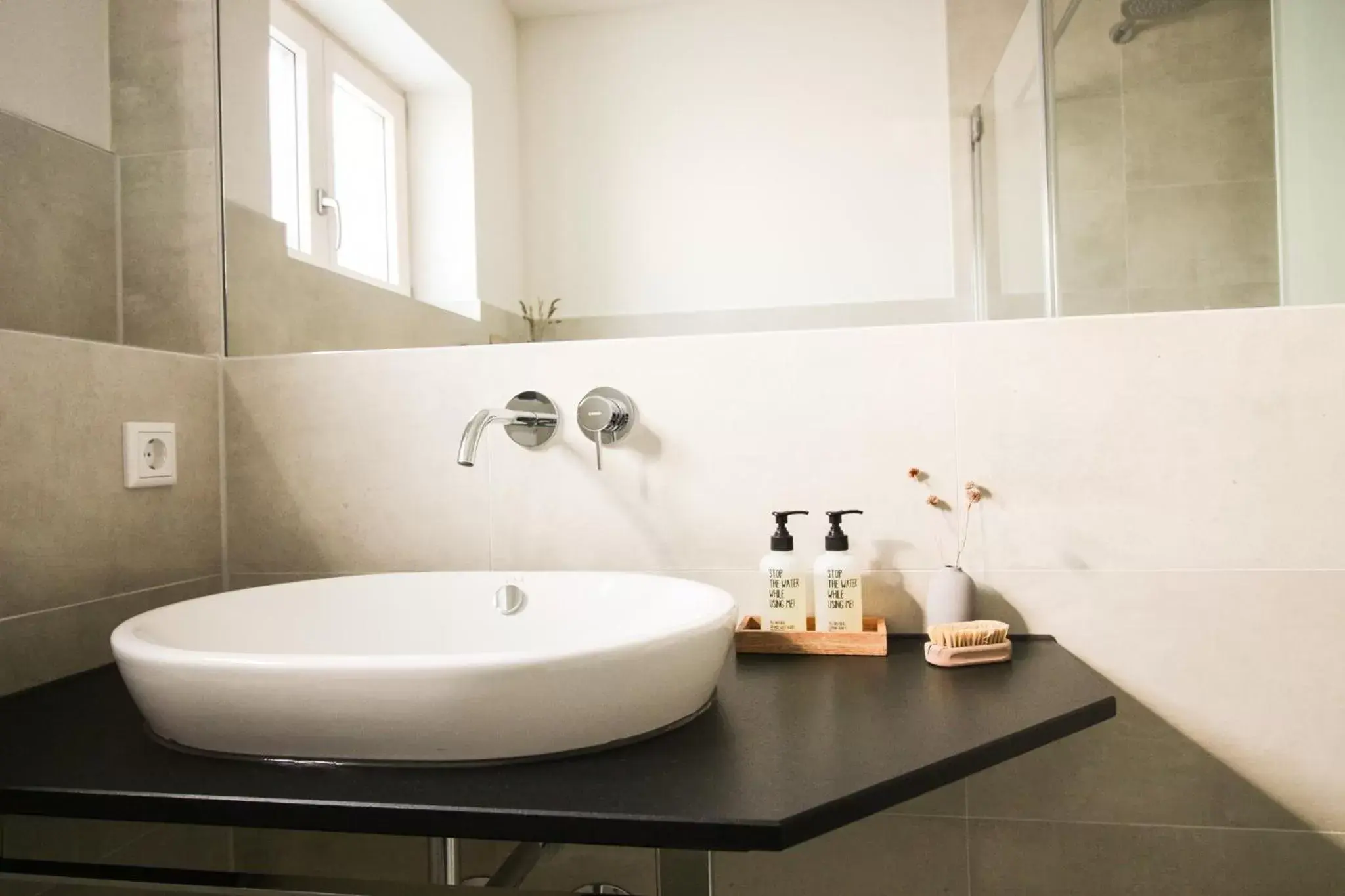 Single Room with Bathroom - single occupancy in Das Kornburg-Quartier Single Room with Bathroom - single occupancy in Das Kornburg-Quartier