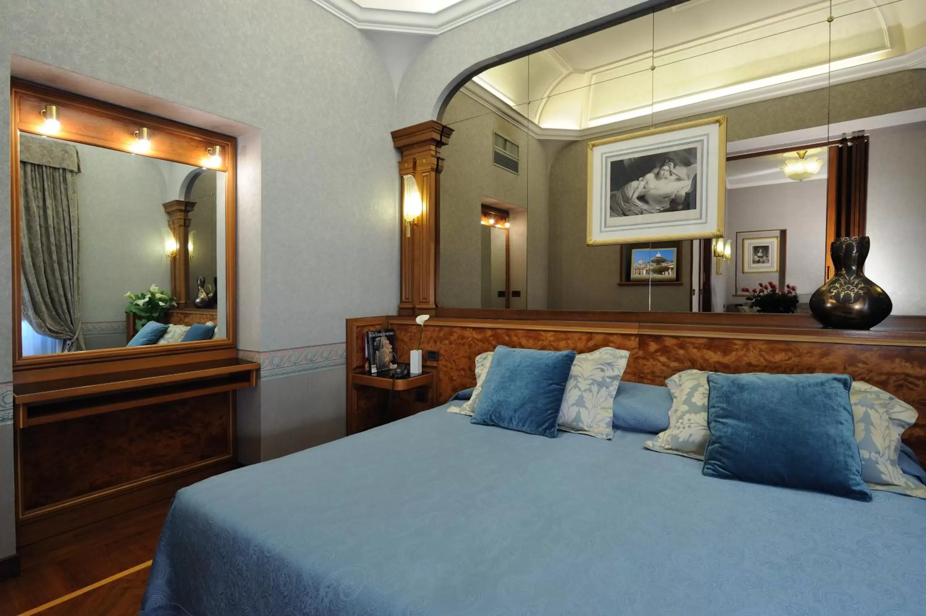 Bed in Hotel Farnese