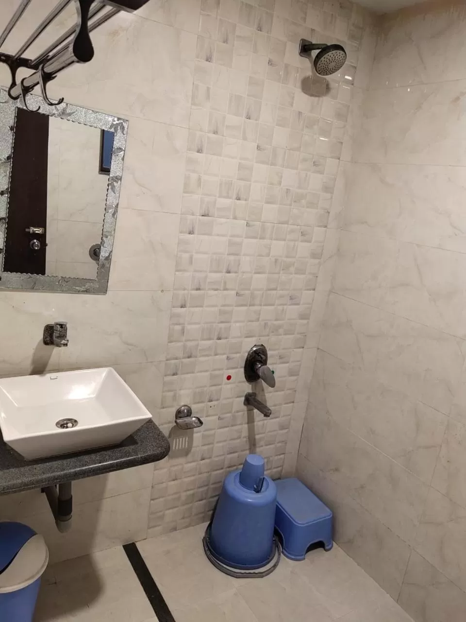 Bathroom in Hotel Sai Bansi