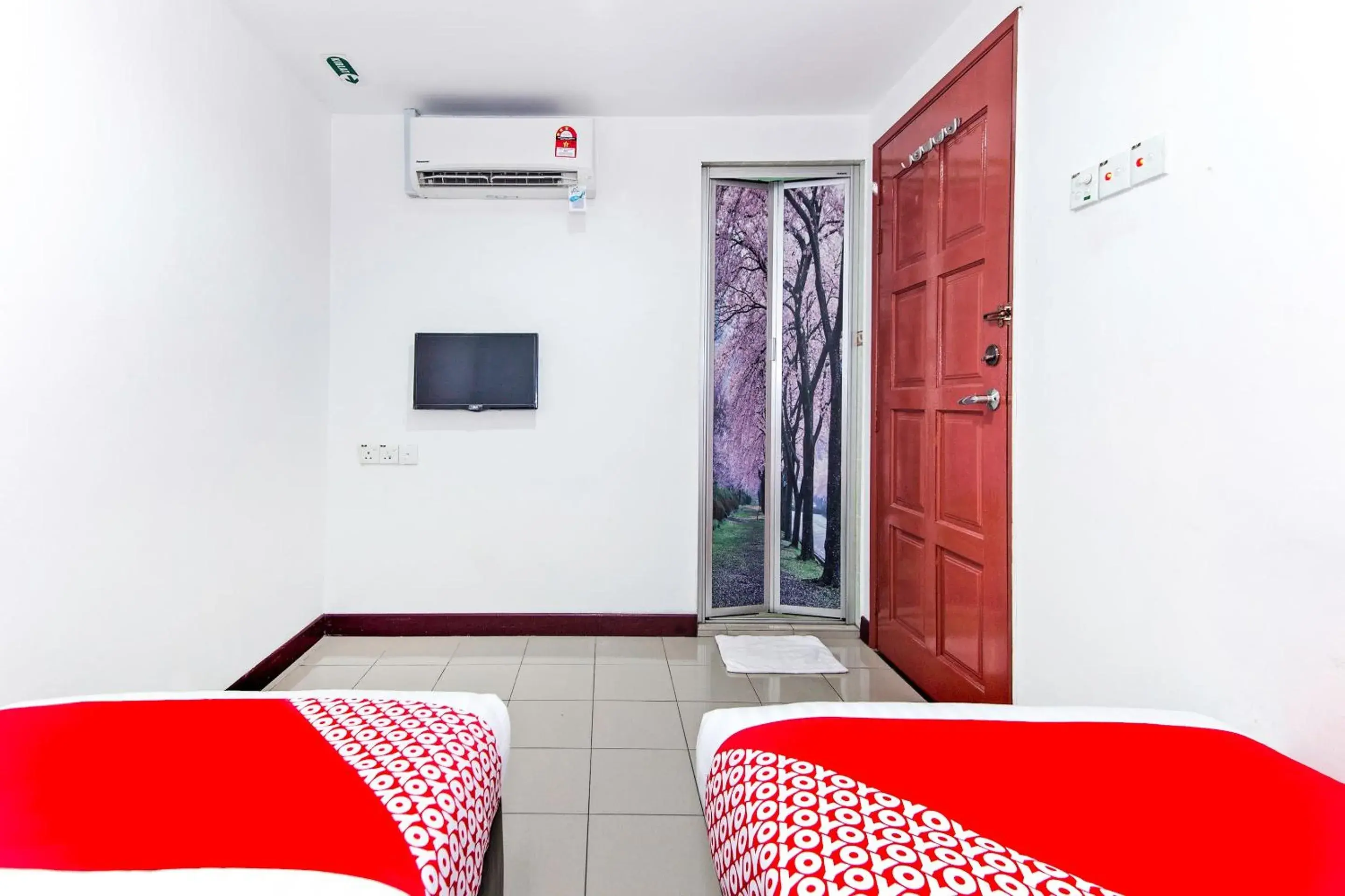 Bedroom, Seating Area in OYO 321 Hotel D'Elegant