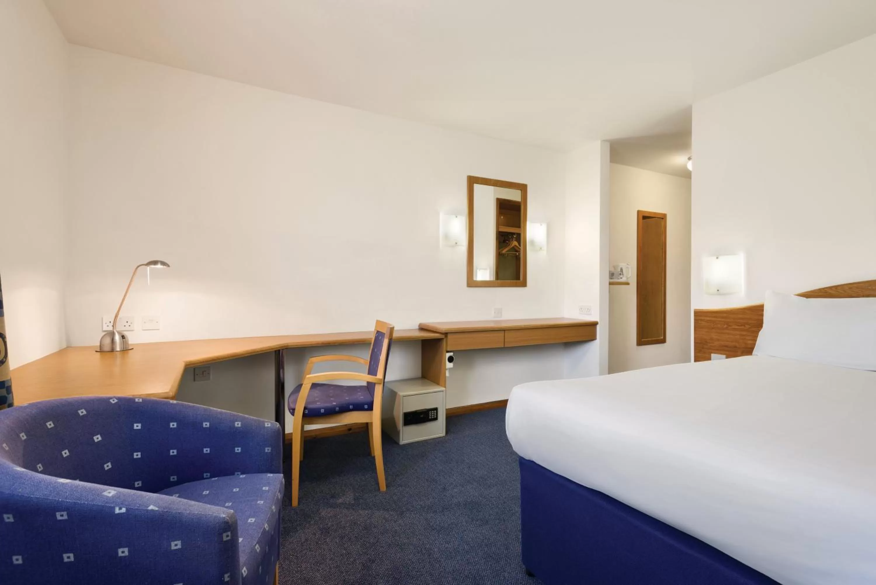 Photo of the whole room, Bed in Days Inn by Wyndham Telford Ironbridge